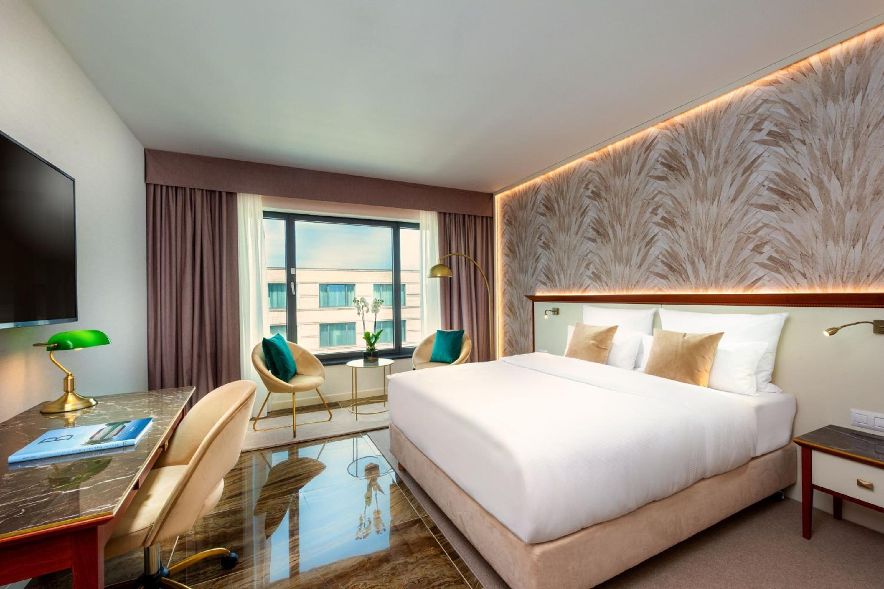 Executive Queen Room