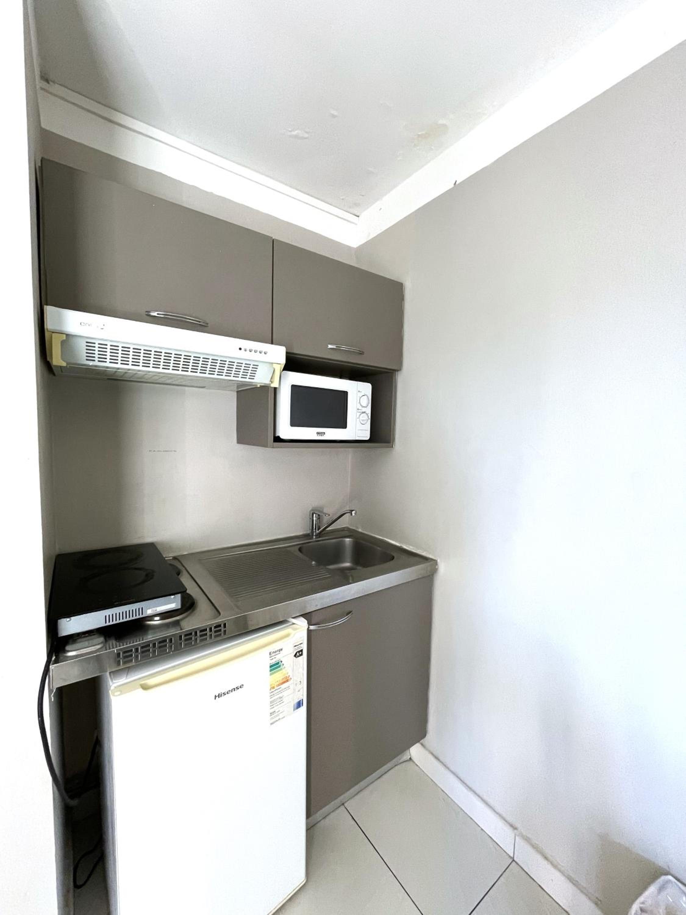 Superior One-Bedroom Apartment - Photo 2