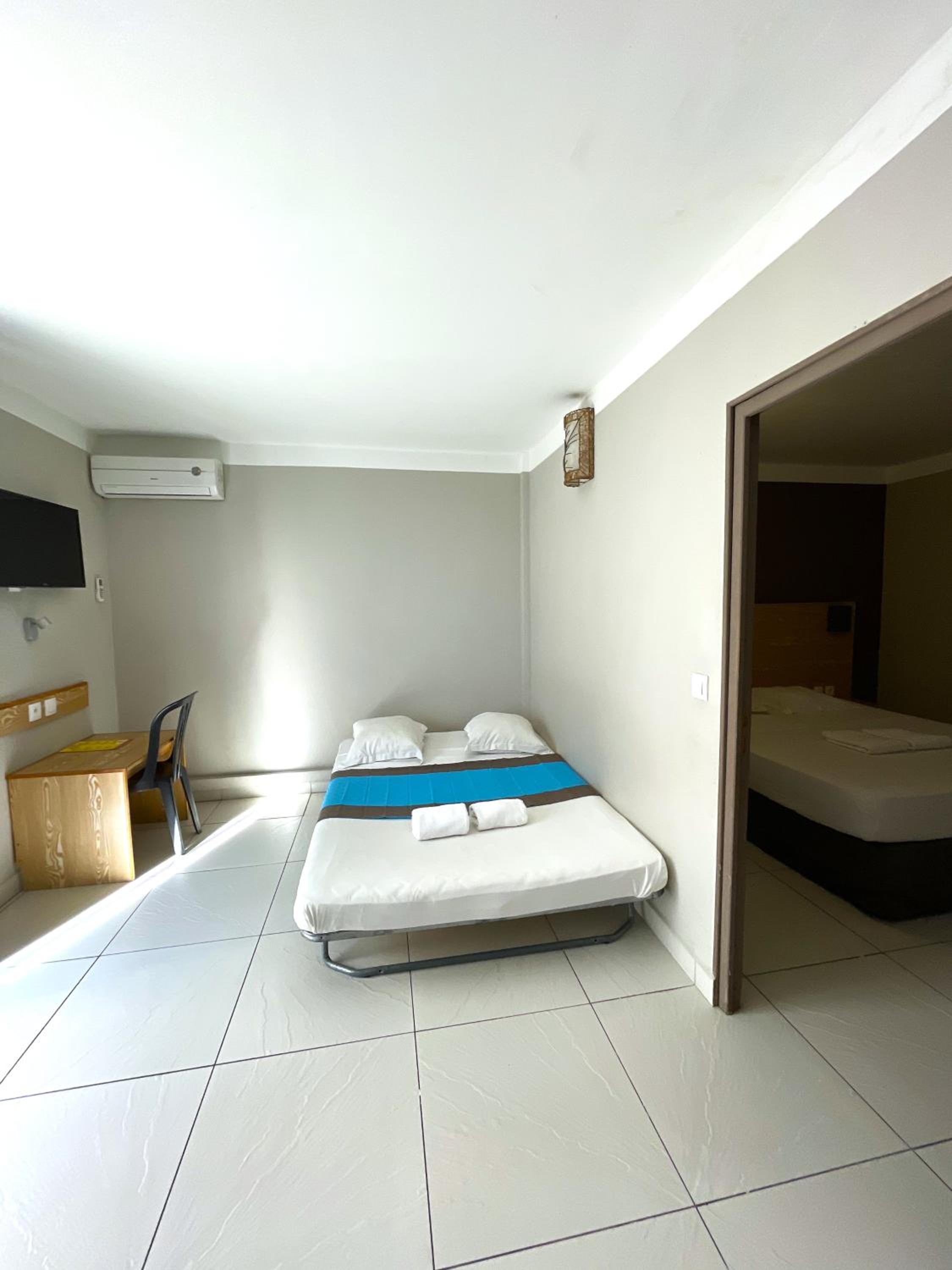 Superior One-Bedroom Apartment - Photo 4