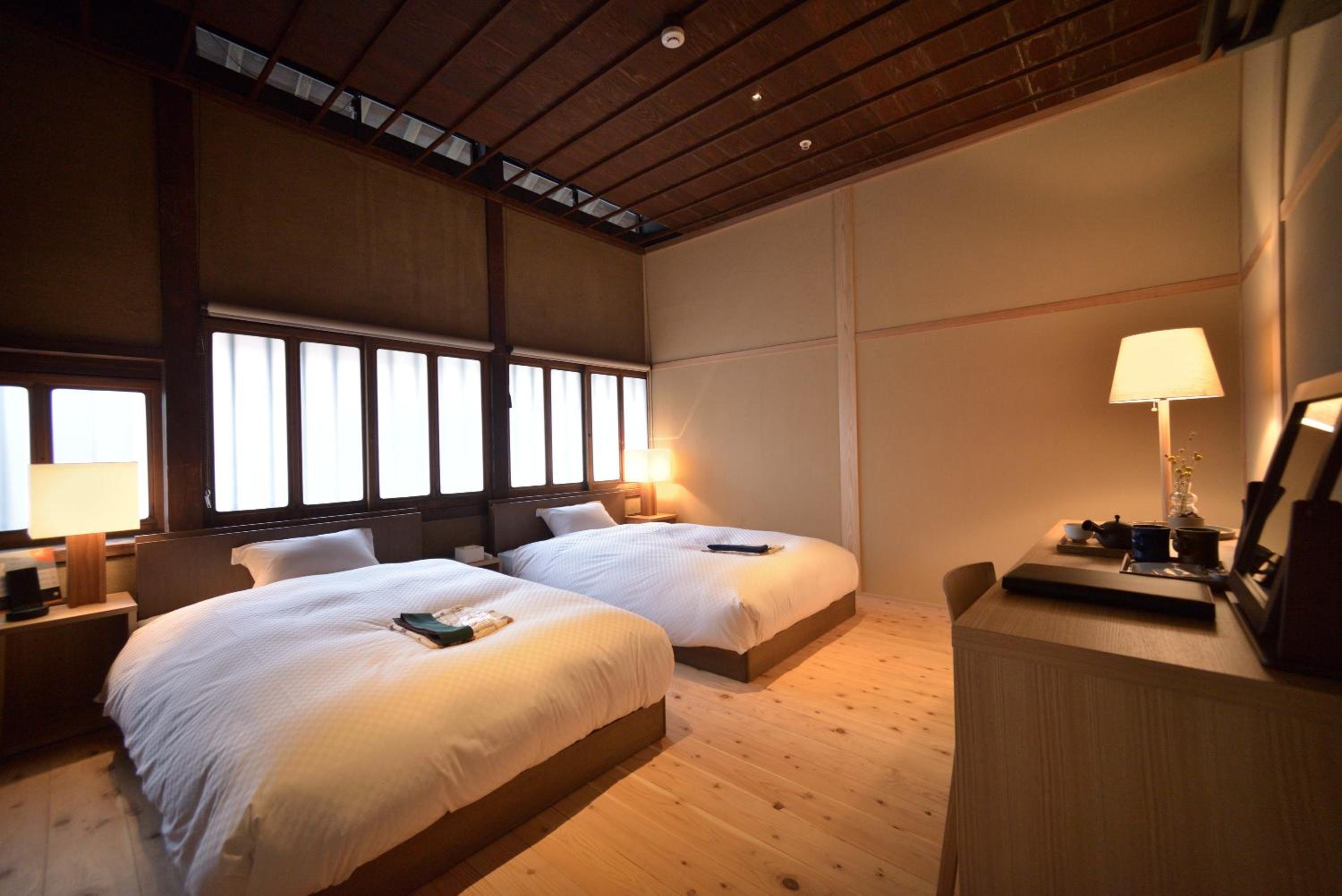 Economy Twin Room - Photo 2