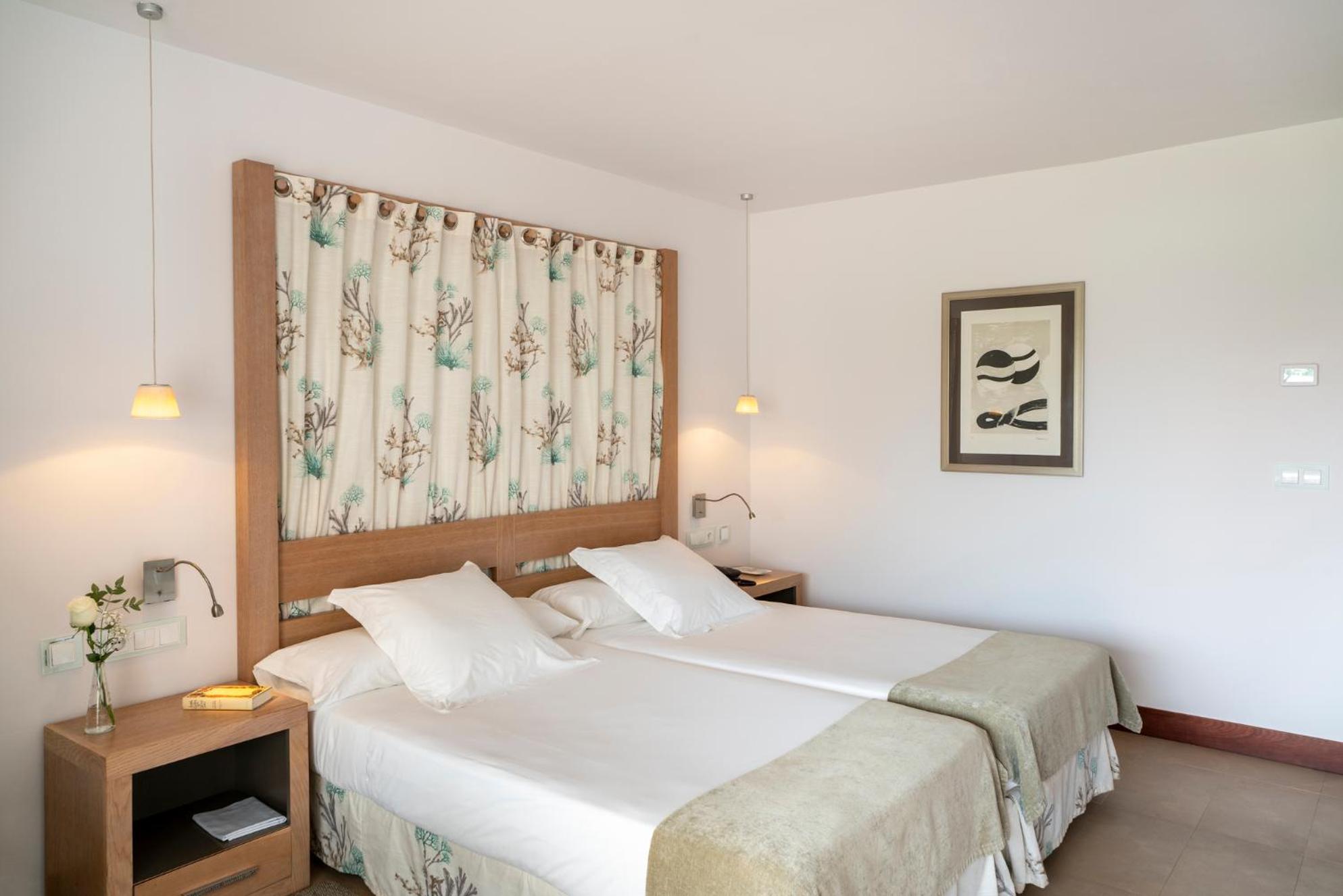 Standard Twin Room - Photo 4