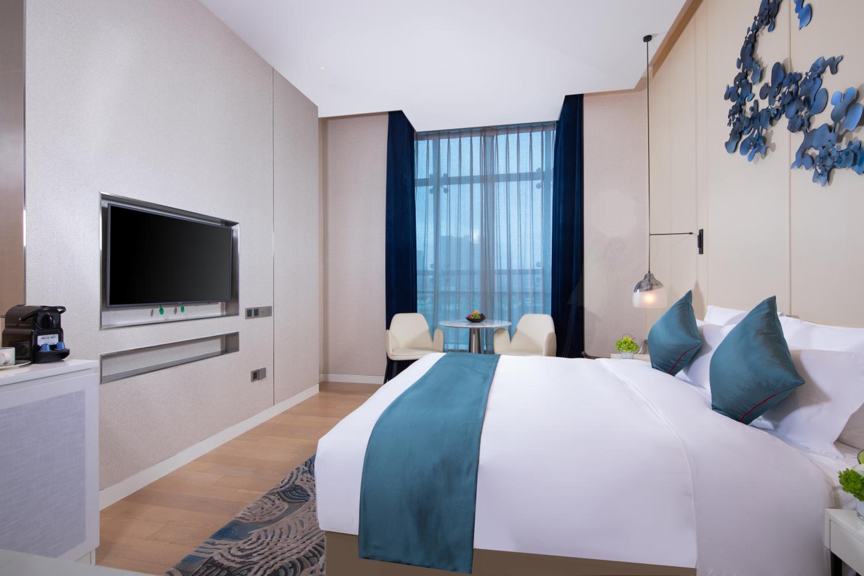 Executive King Bedroom photo 2