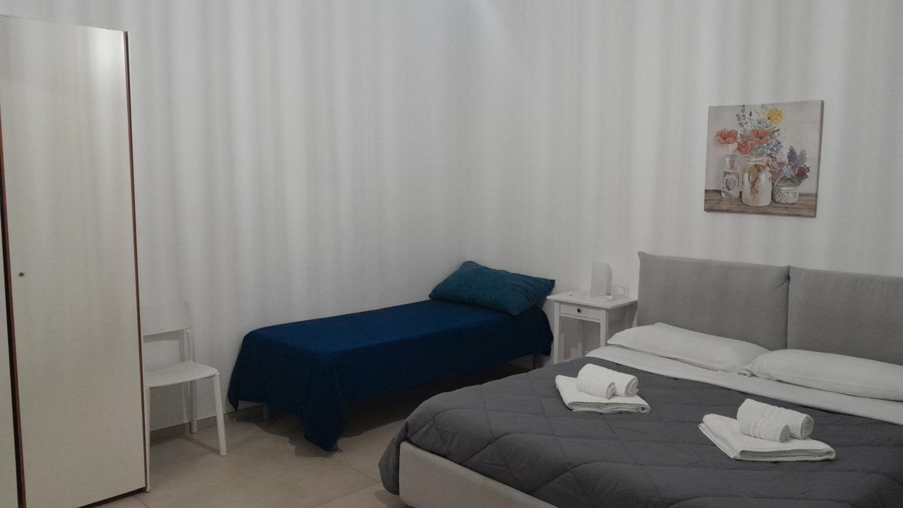 One-Bedroom Apartment - Photo 1