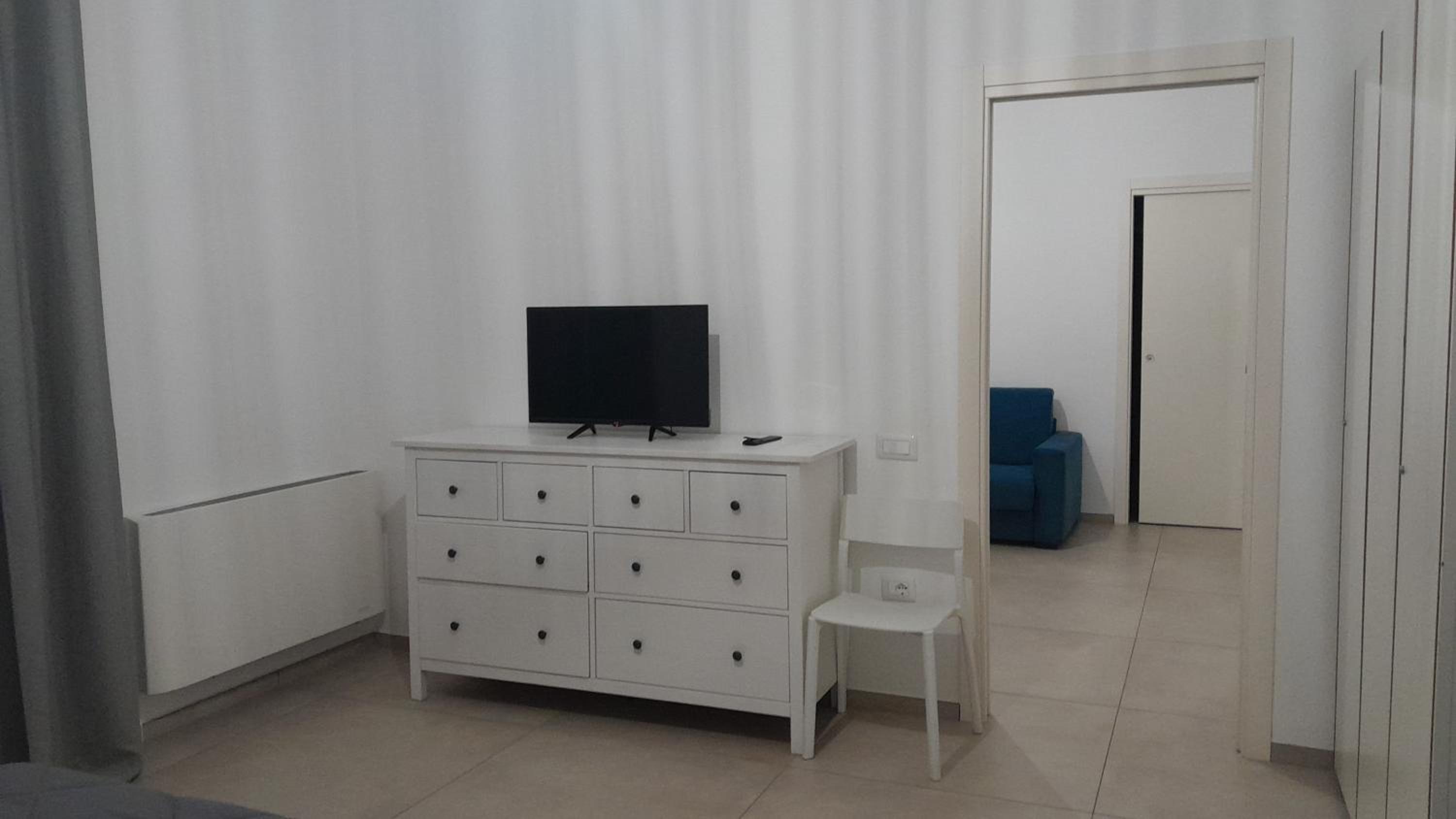 One-Bedroom Apartment - Photo 7