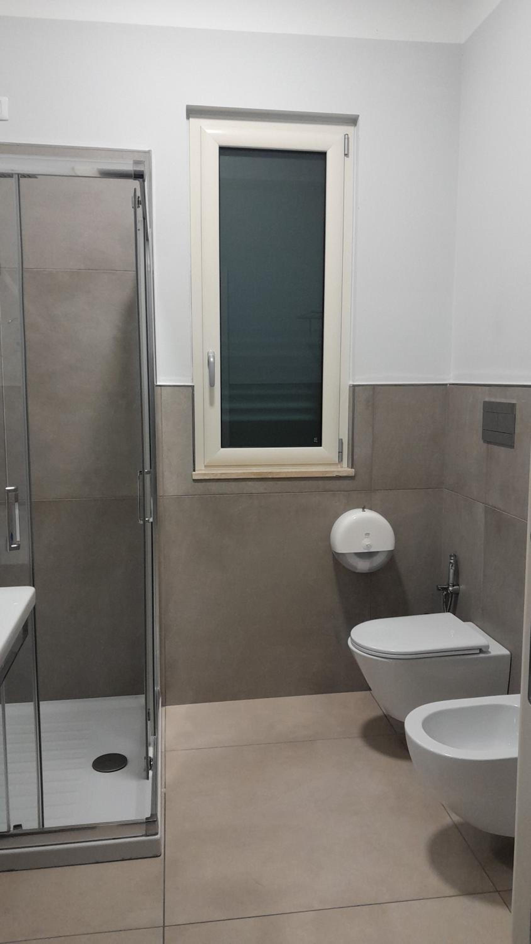 One-Bedroom Apartment - Photo 2