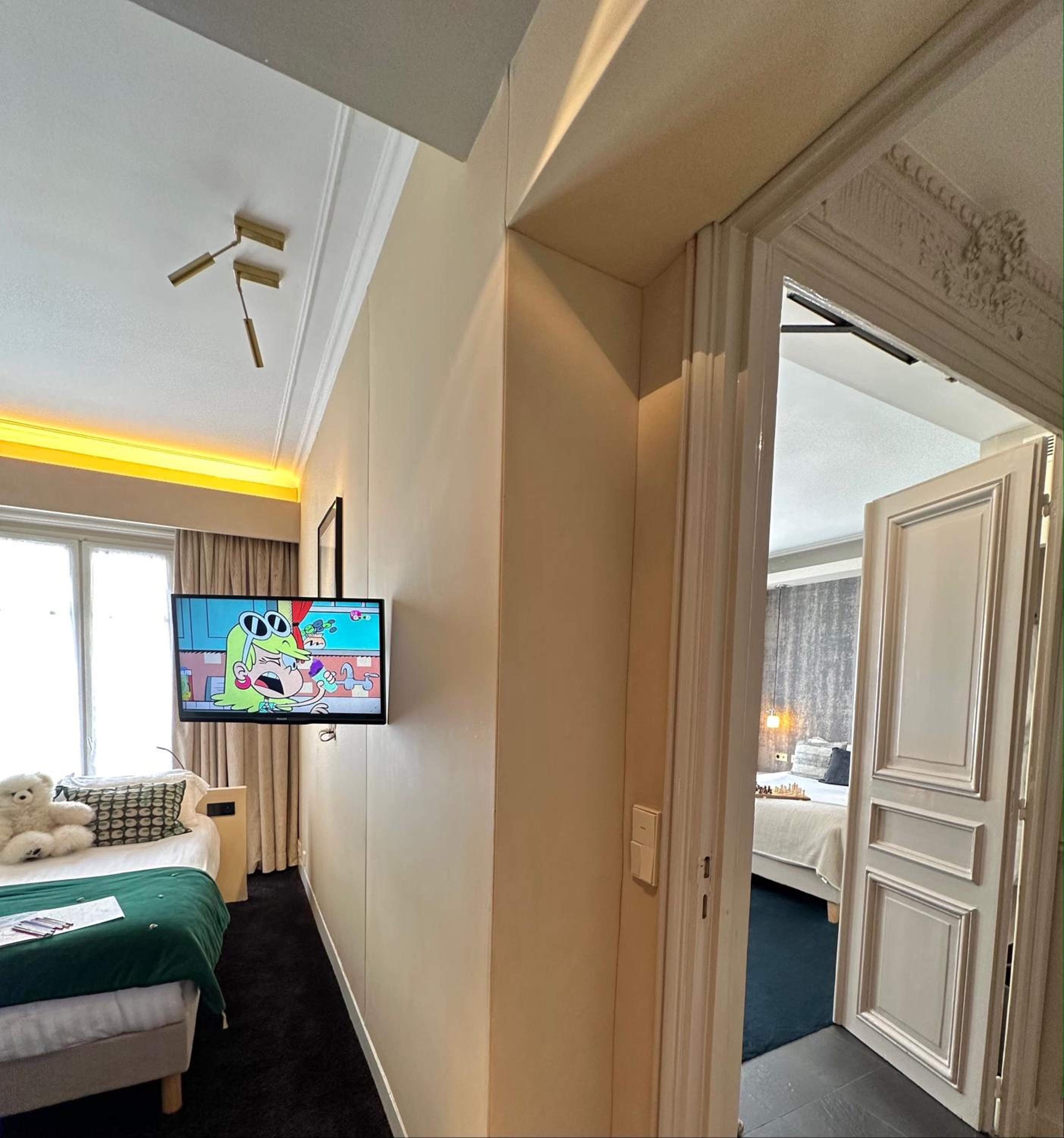 Deluxe Family Suite photo 3