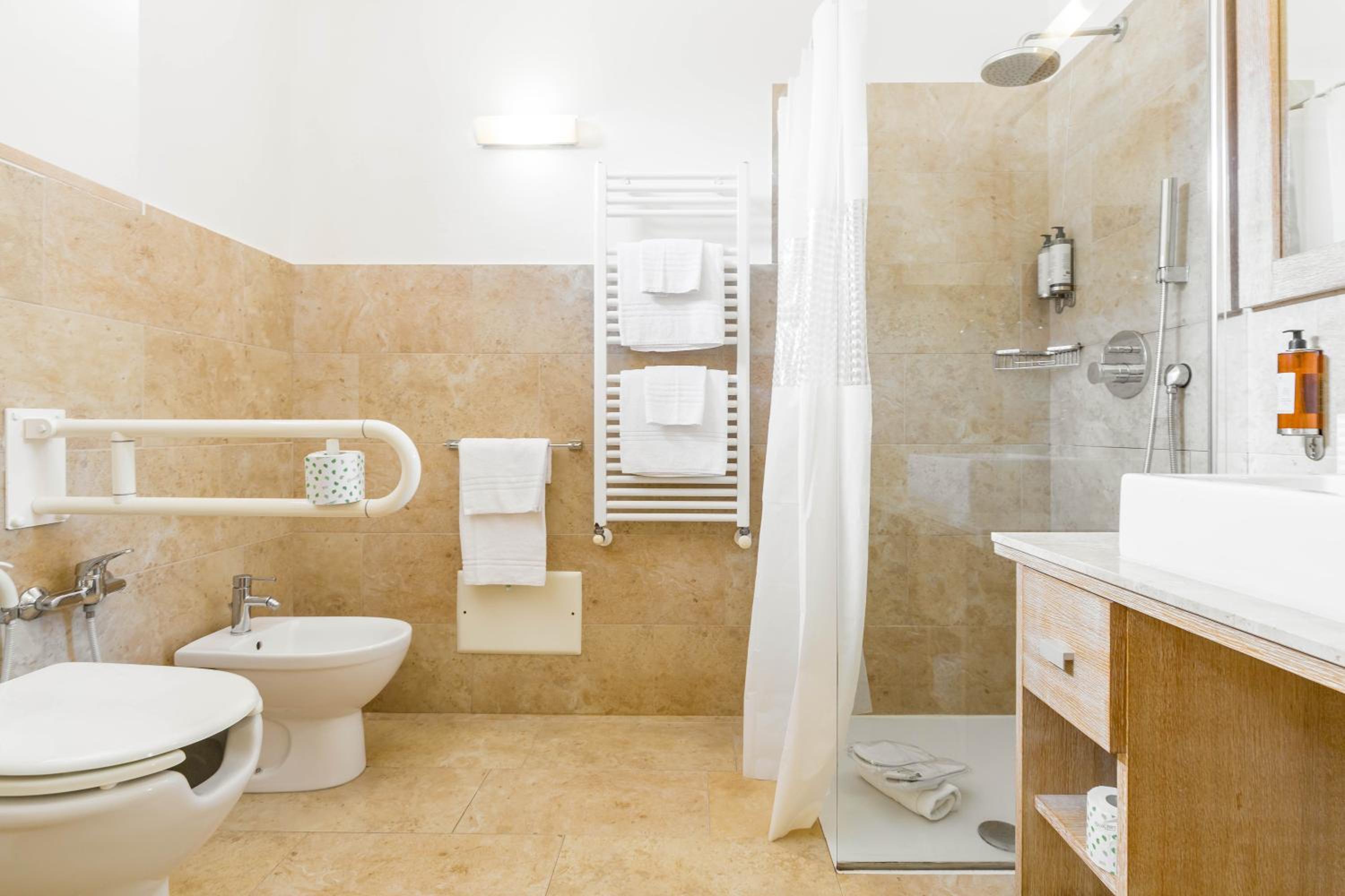 Family Double Room - Disability Access photo 3