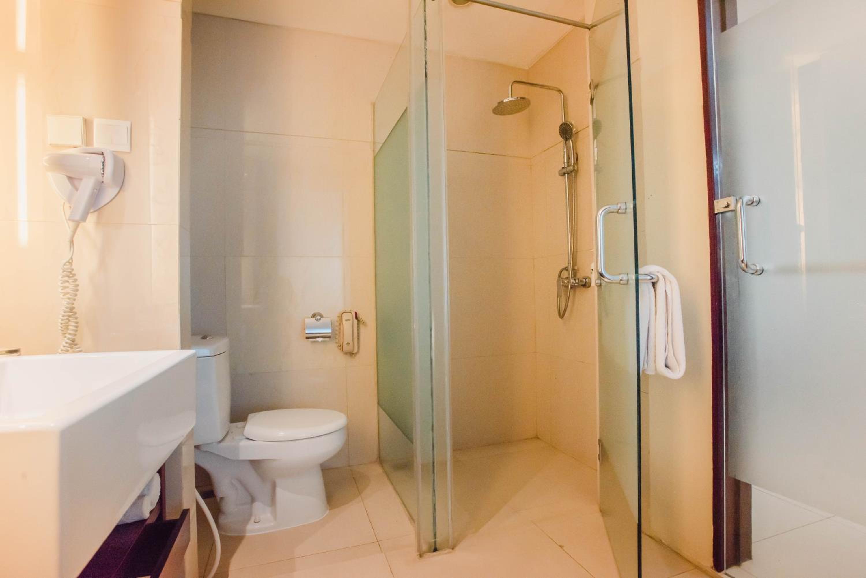 Grand Deluxe King Room with Spa Bath photo 3