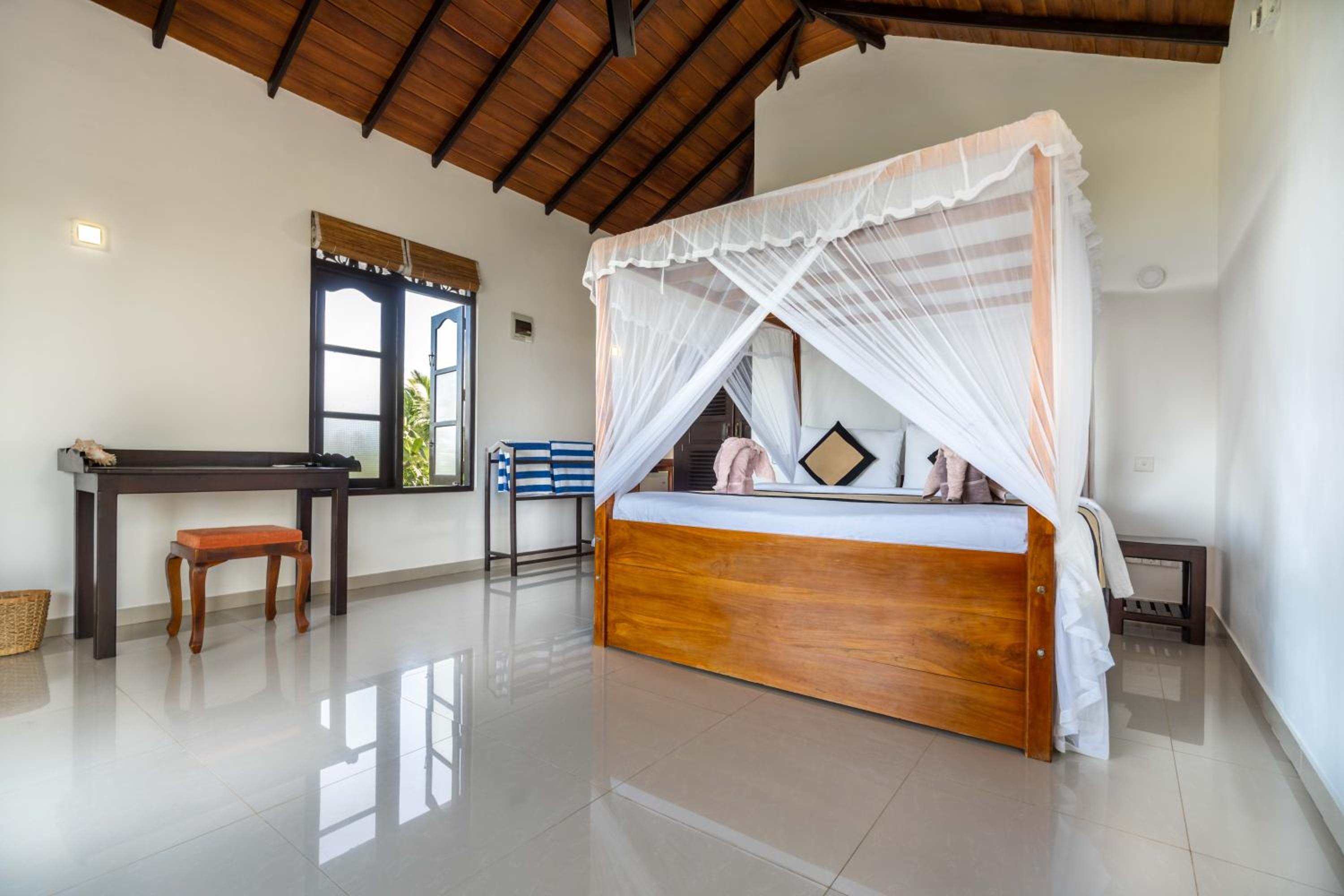 Deluxe Double Room with Balcony and Sea View photo 3
