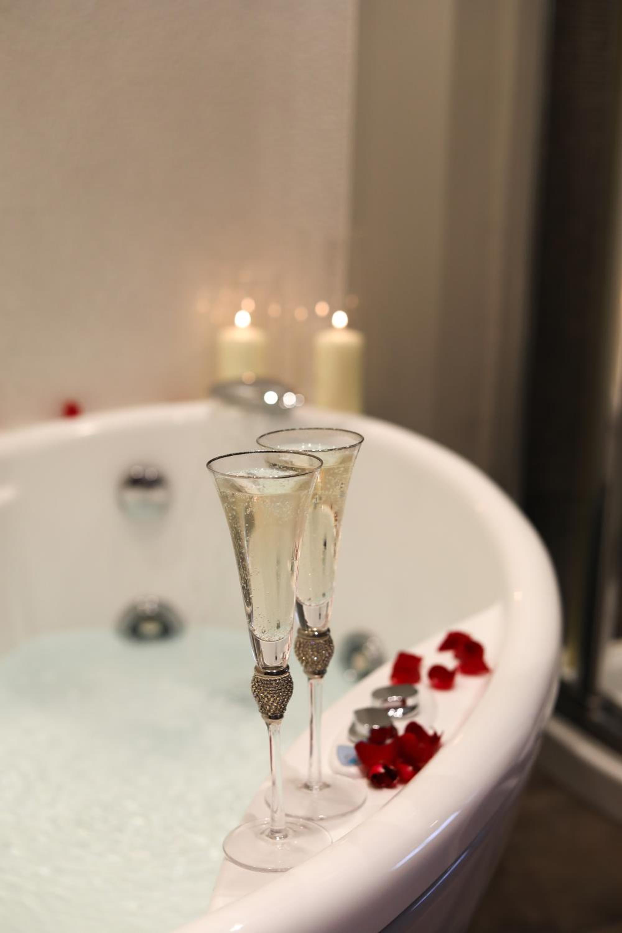 Deluxe Suite - Photo 7