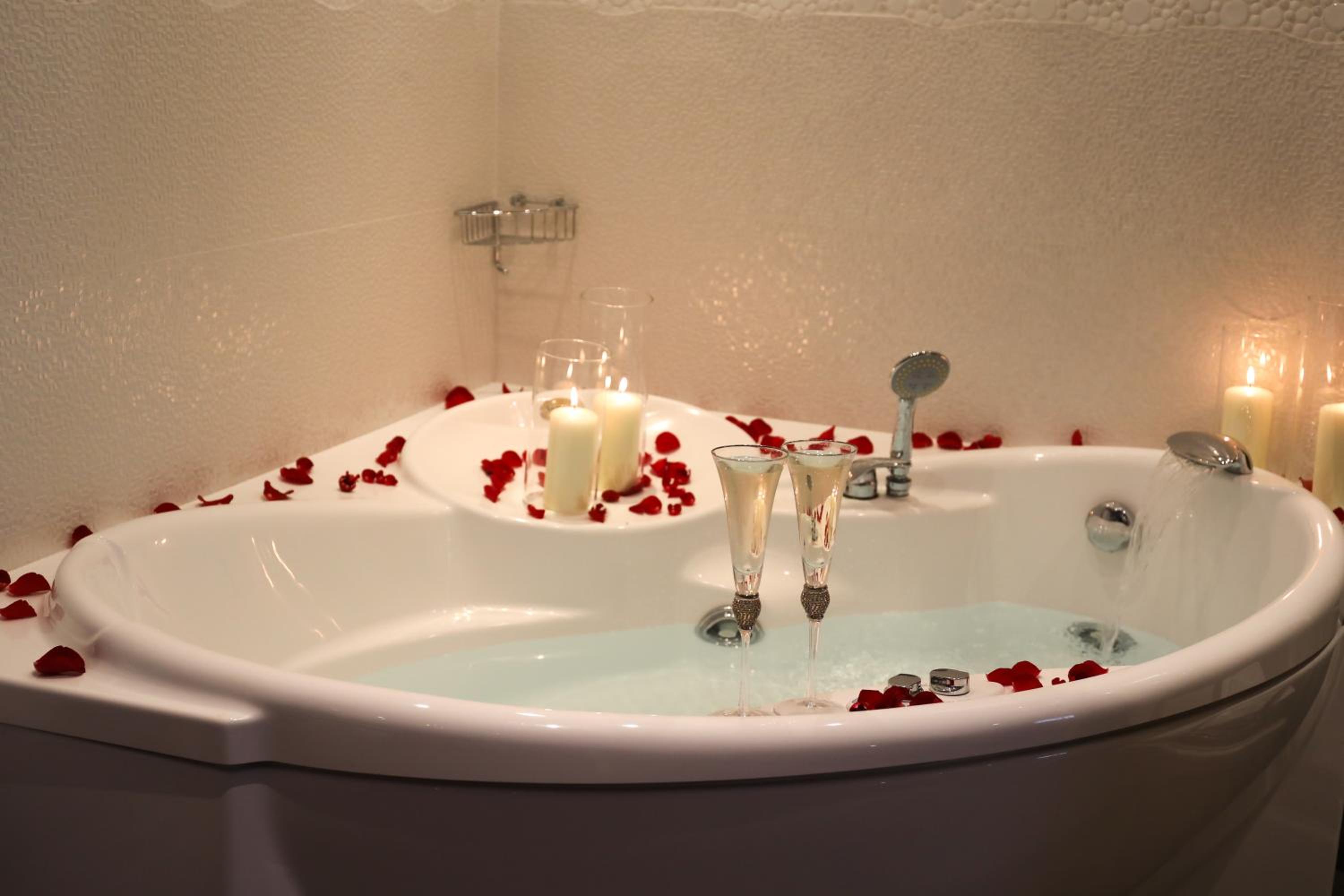 Deluxe Suite - Photo 6