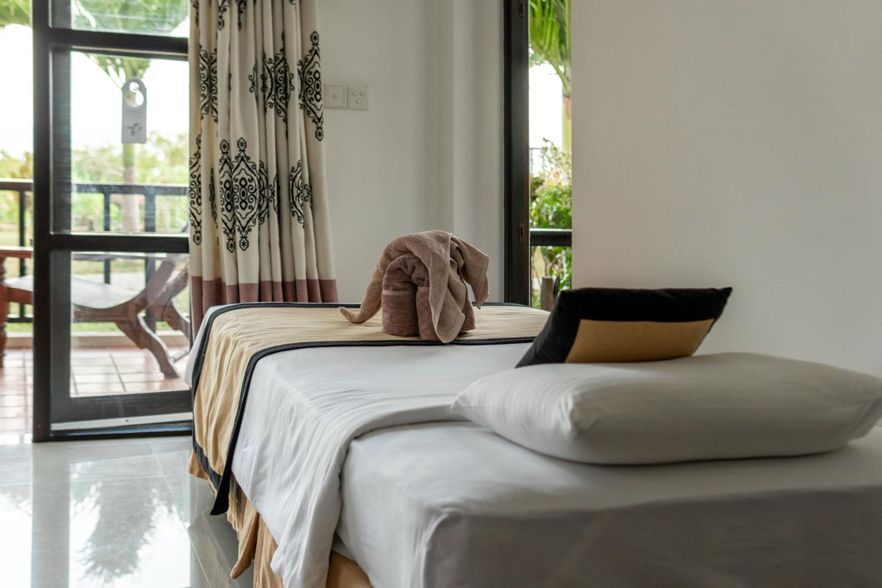 Deluxe Twin Room with Balcony and Sea View photo 2