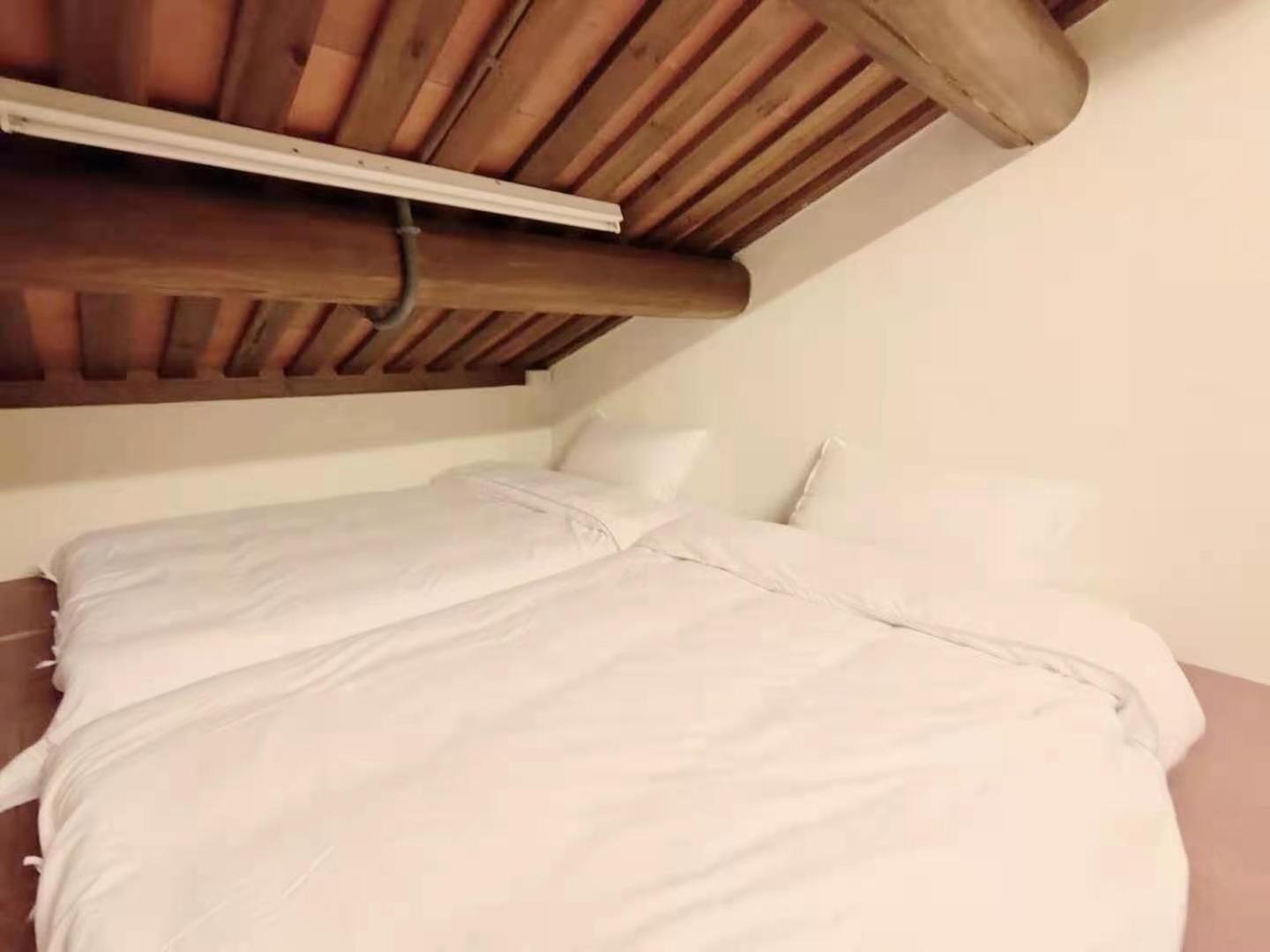 Quadruple Room with Private Bathroom - Photo 2