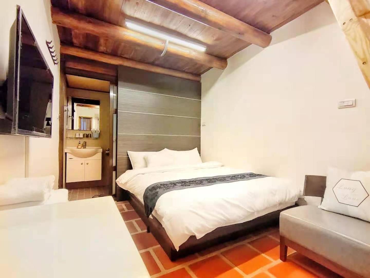 Quadruple Room with Private Bathroom - Photo 3