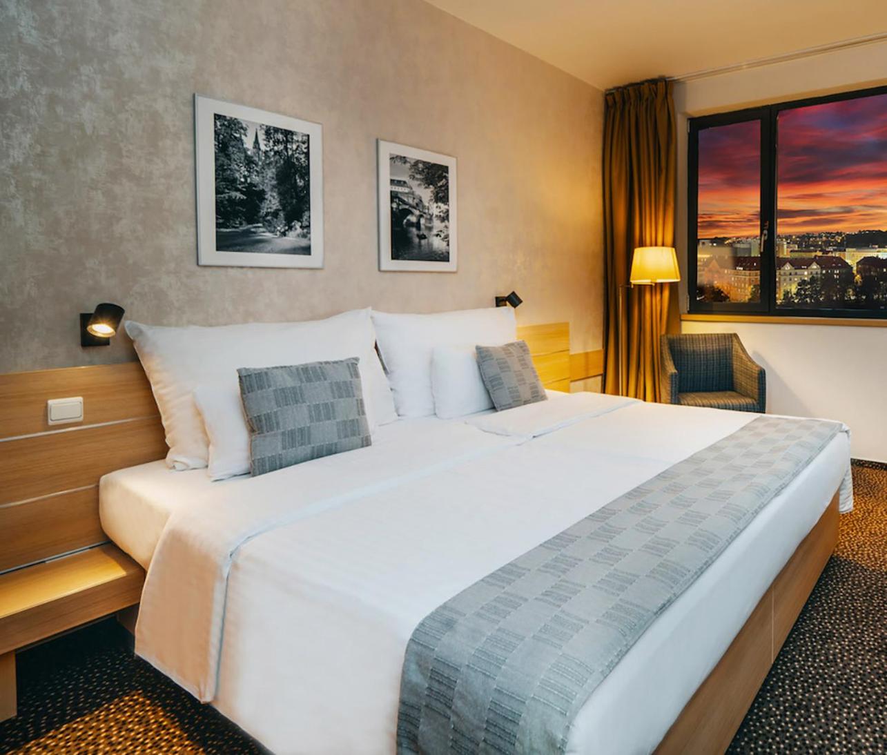 מלון איריס עדן פראג — Double Room with Extra Bed