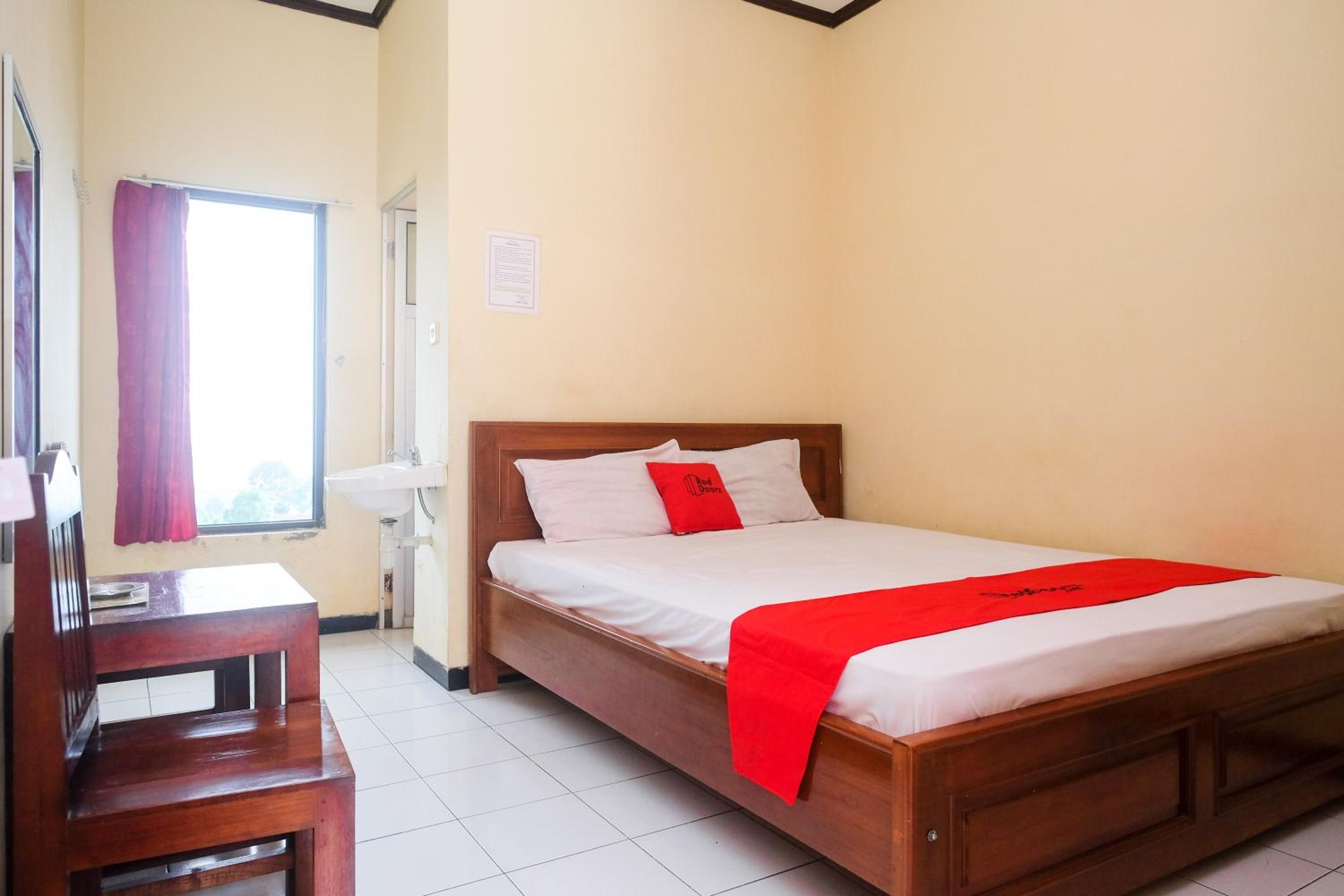 Standard Double Room - Photo 6