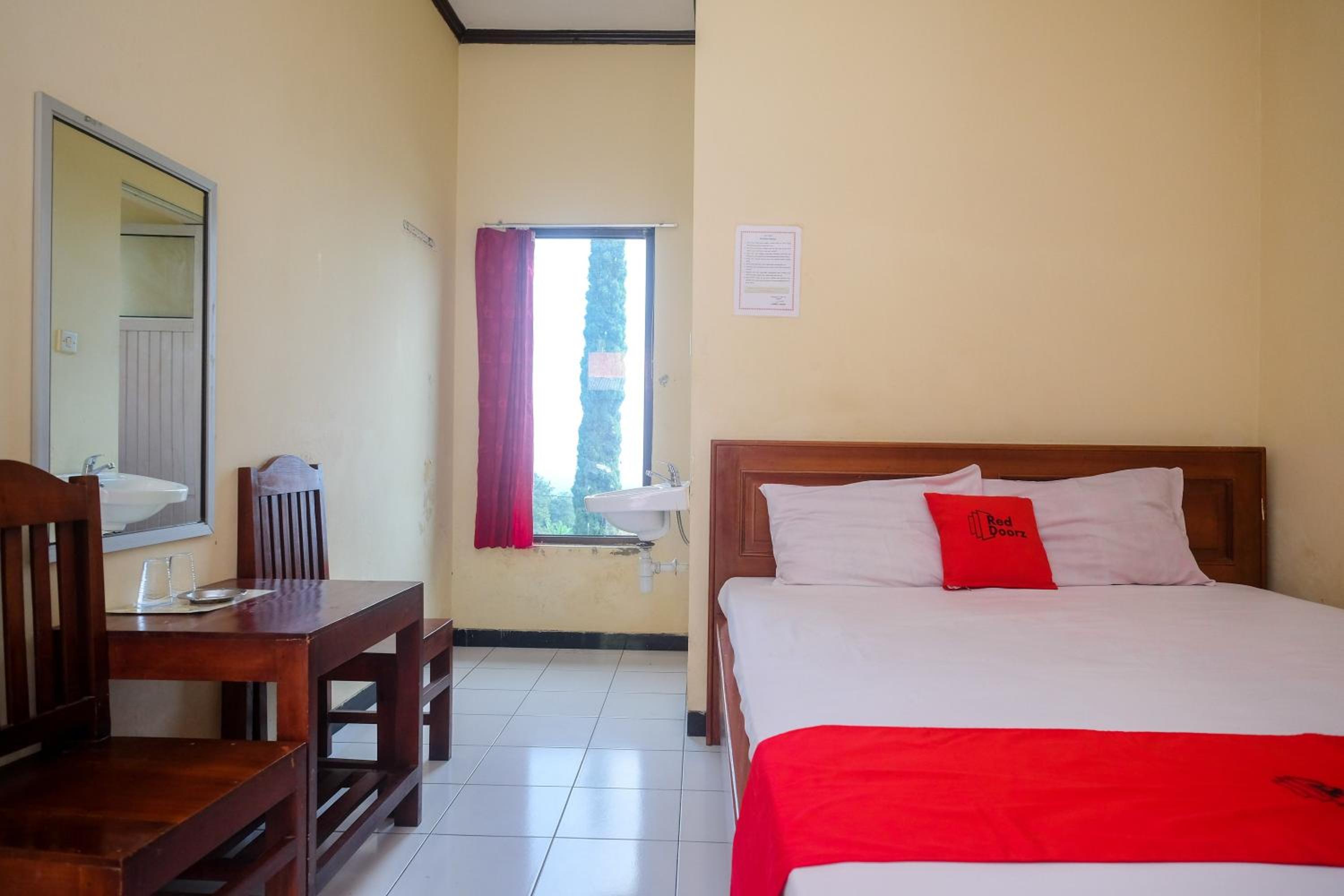 Standard Double Room - Photo 10