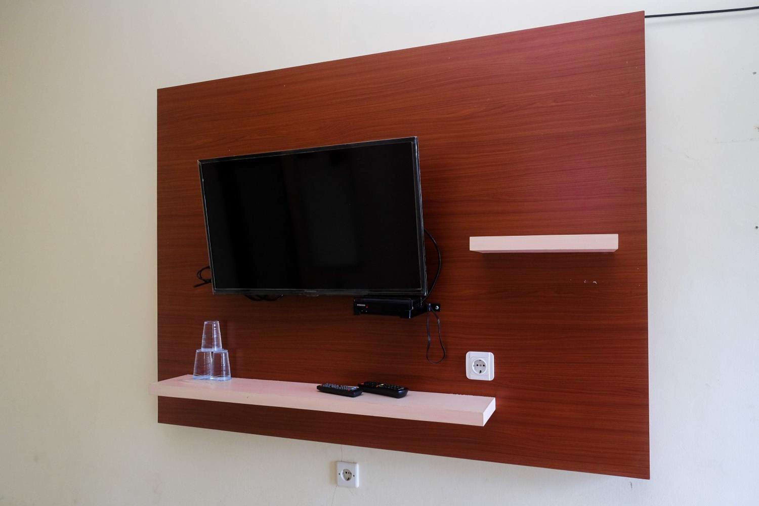 Standard Double Room - Photo 9