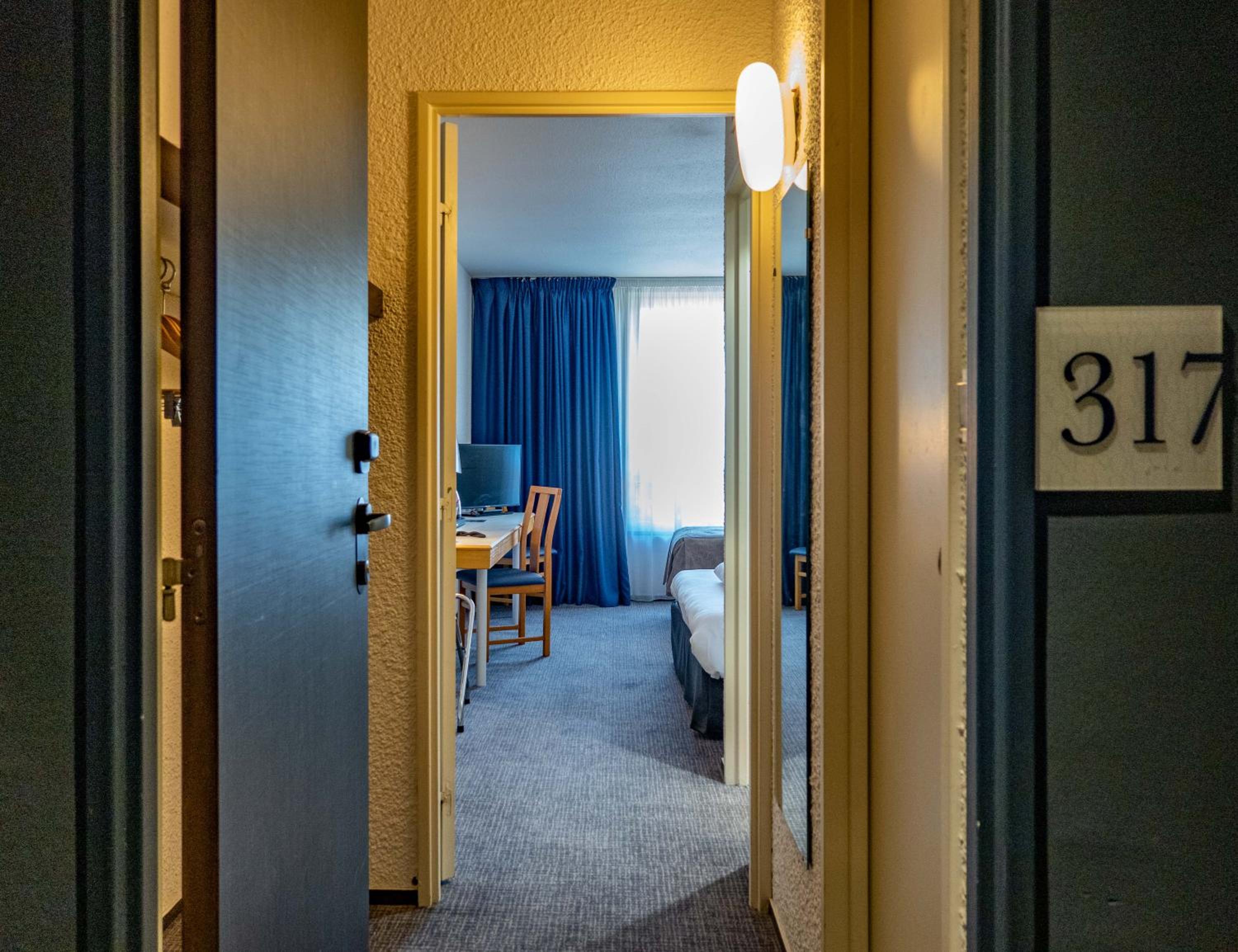 Twin Room - Photo 8