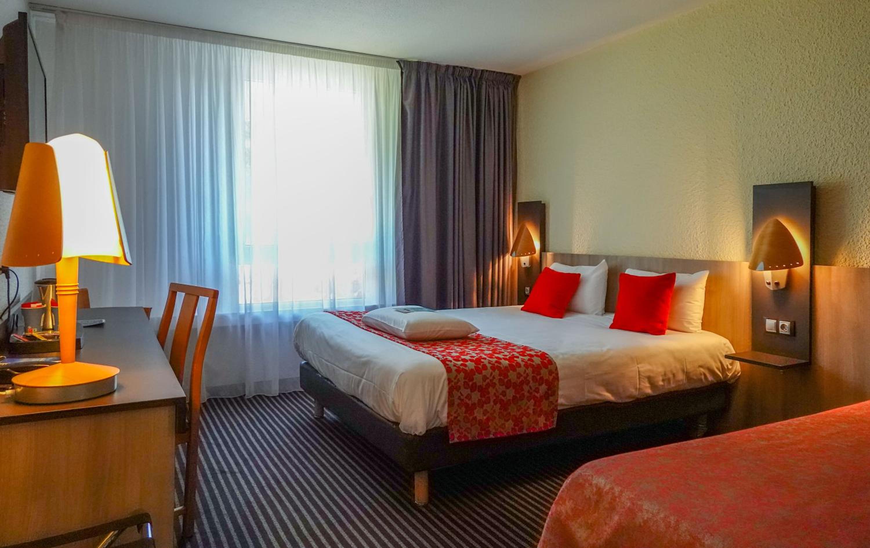 Superior Triple Room with 1 Double and 1 Single Bed - Photo 4
