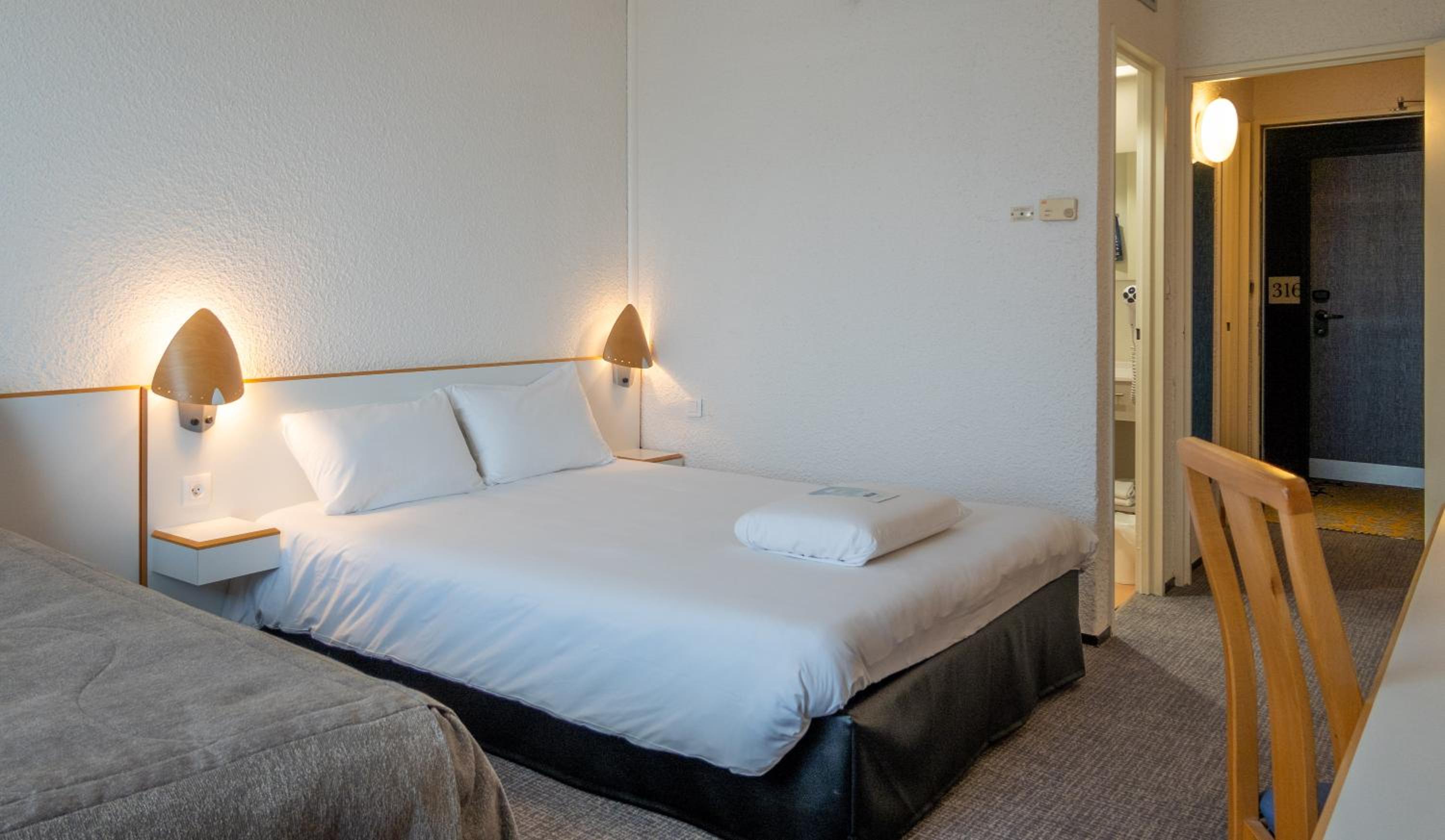 Twin Room - Photo 1