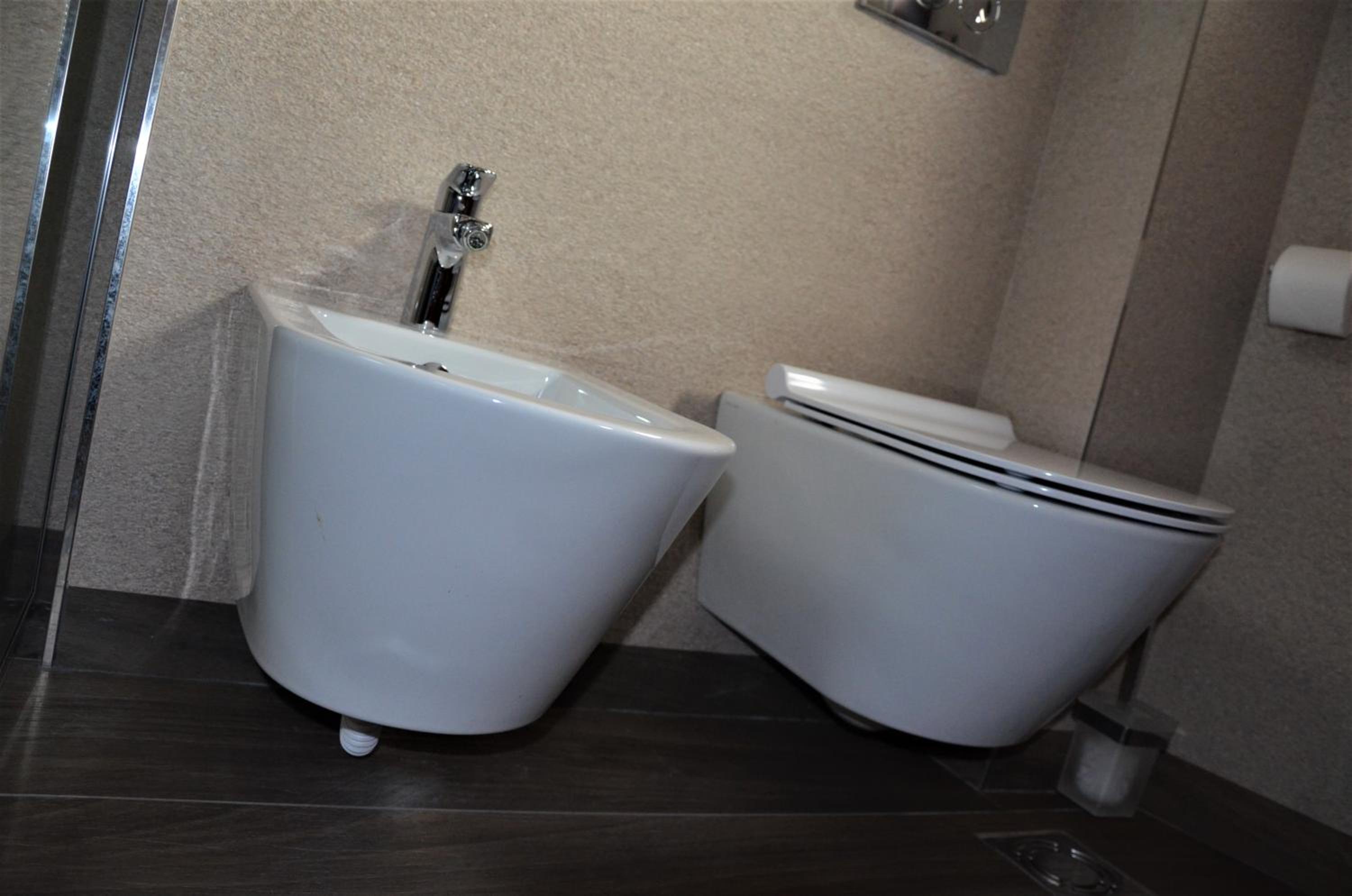 Suite with Balcony - Photo 6
