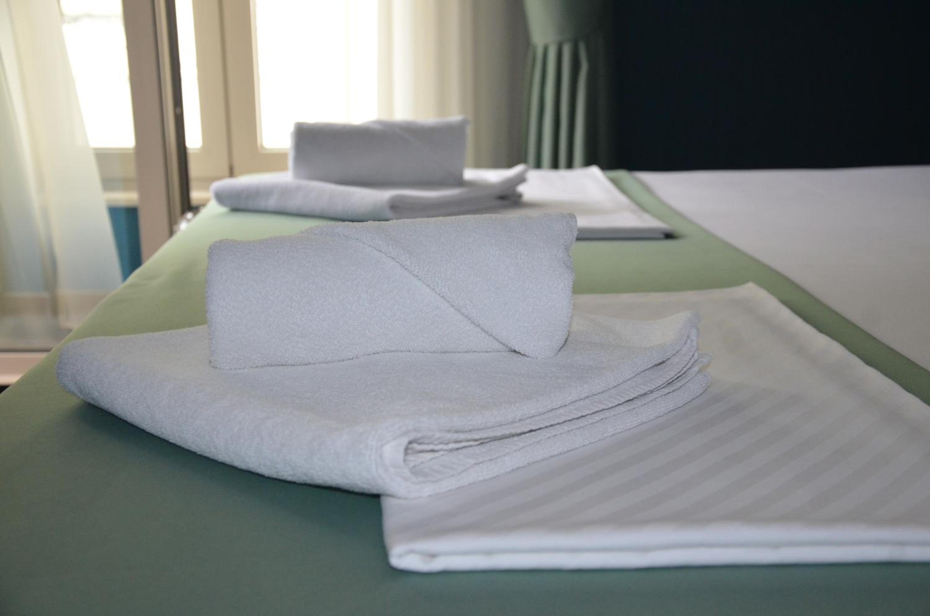 Suite with Balcony - Photo 3