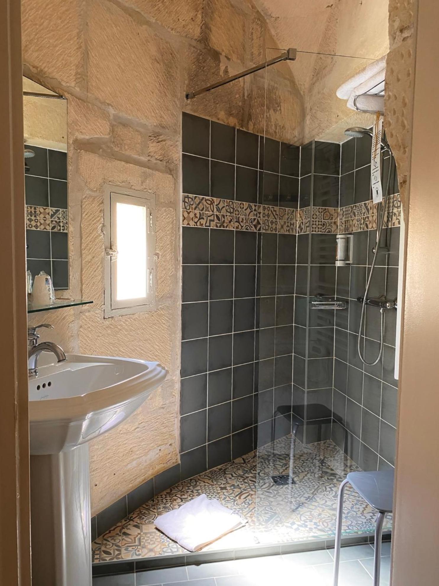 Double Room - Photo 21