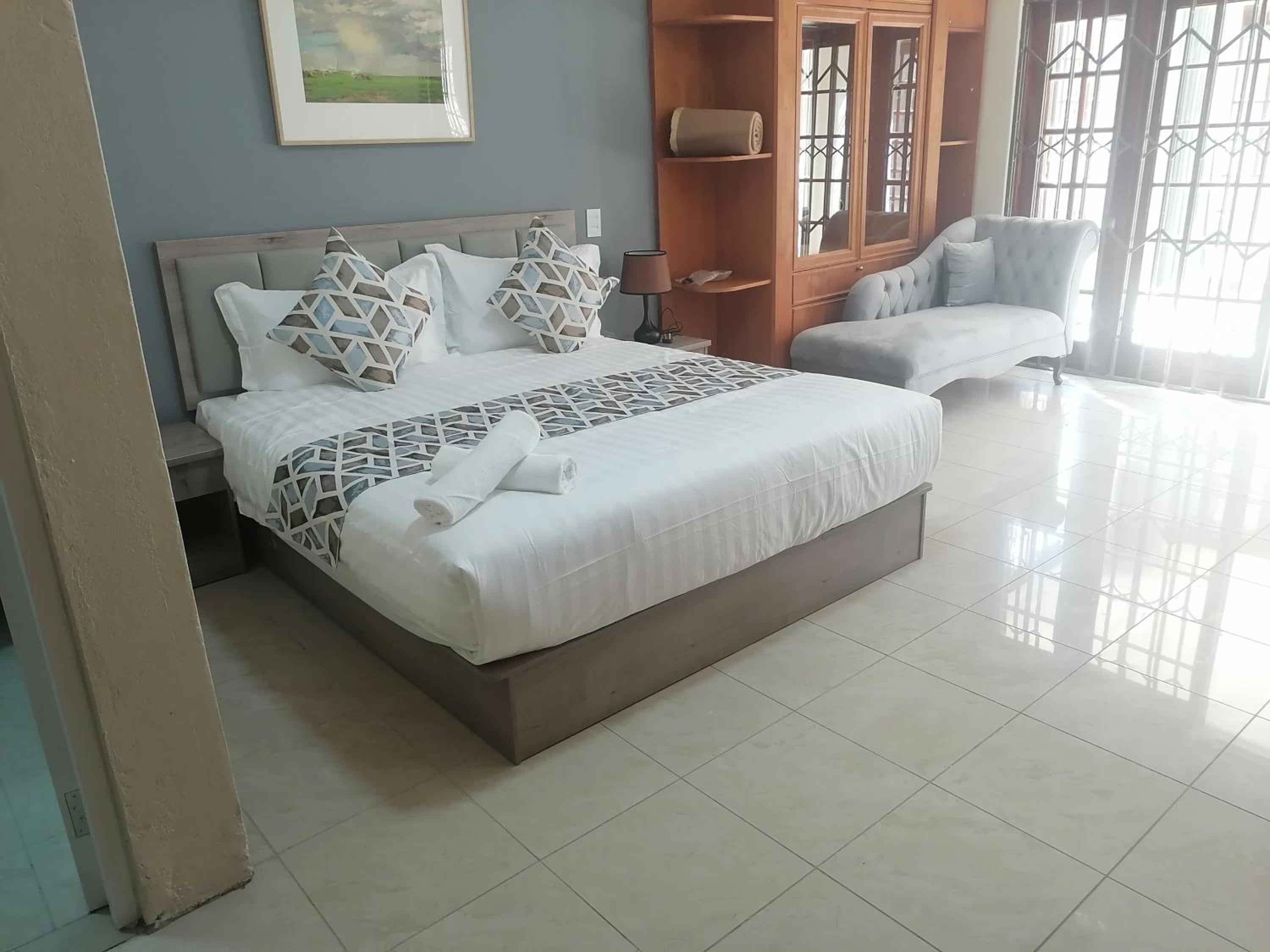 Deluxe King Room photo 1