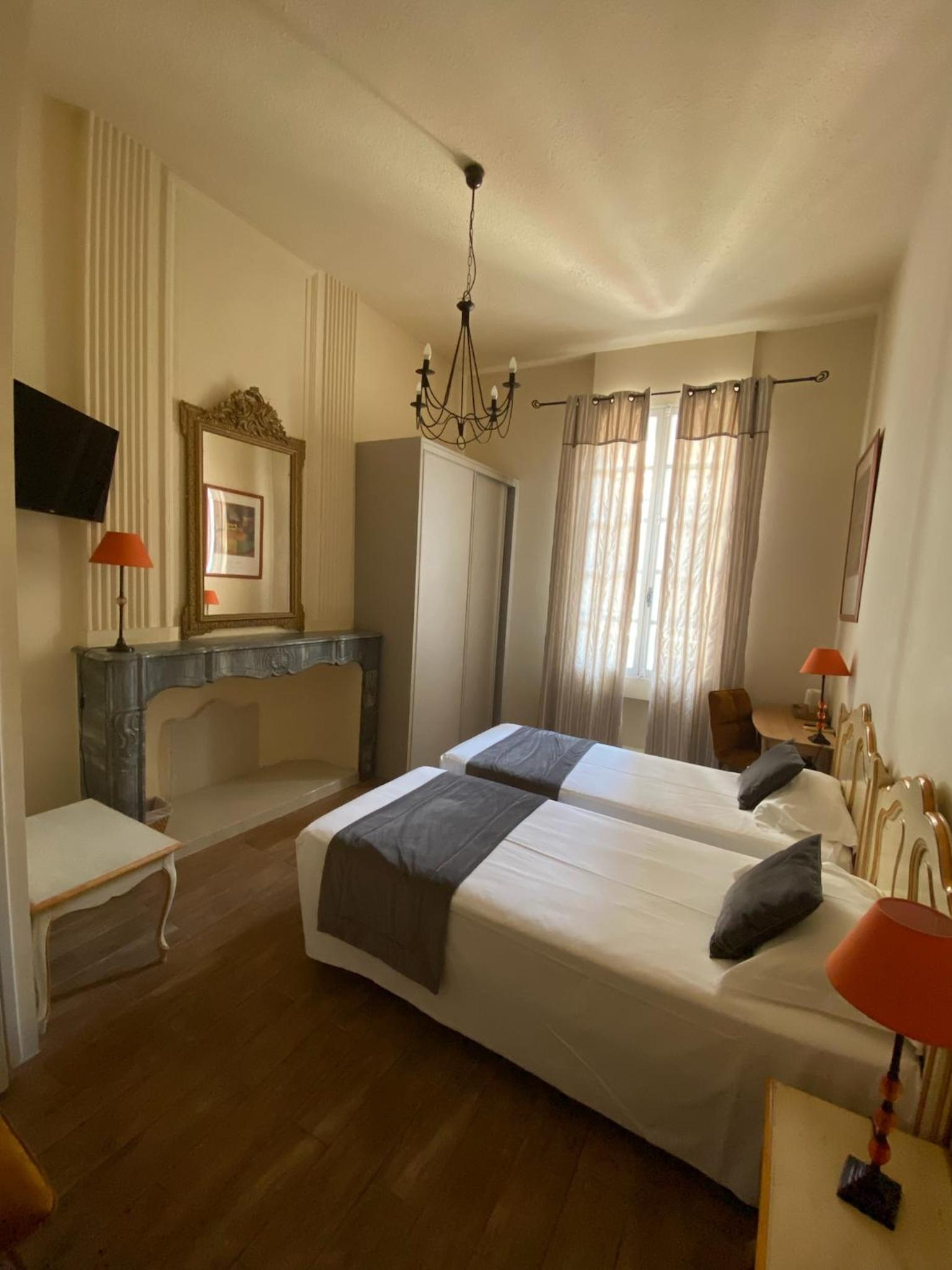 Twin Room - Photo 6