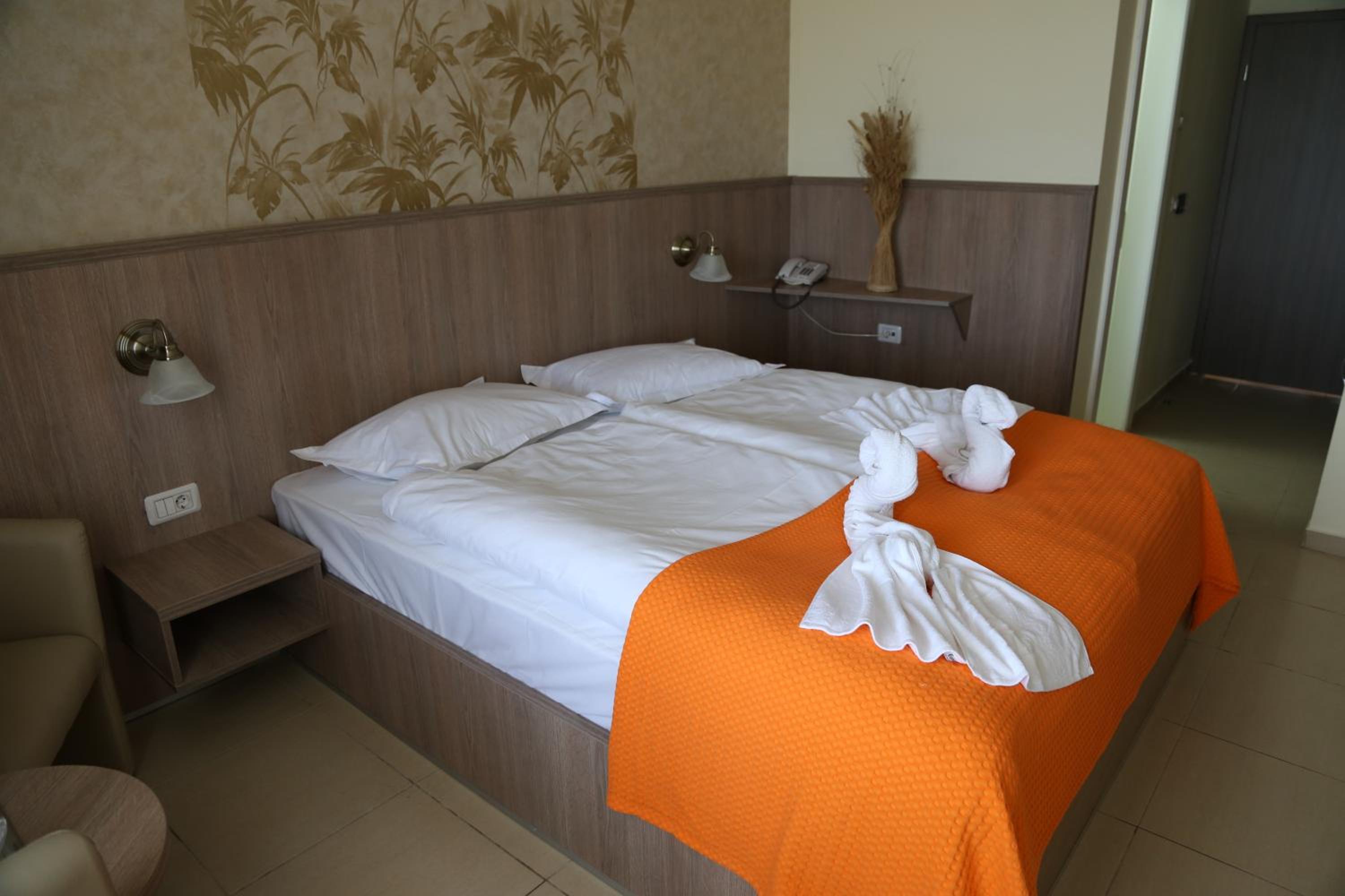 Double Room - Photo 9