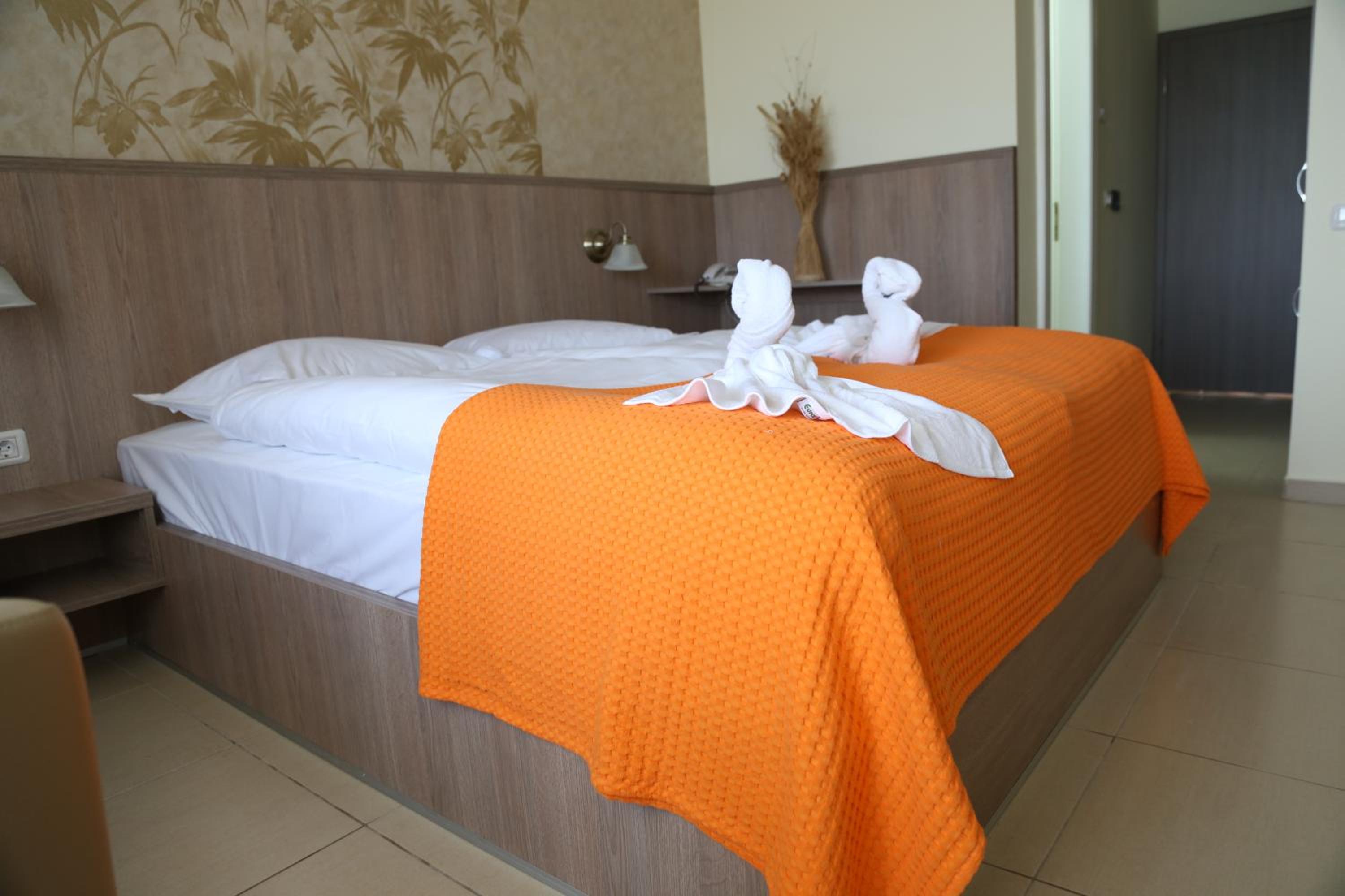 Double Room - Photo 10