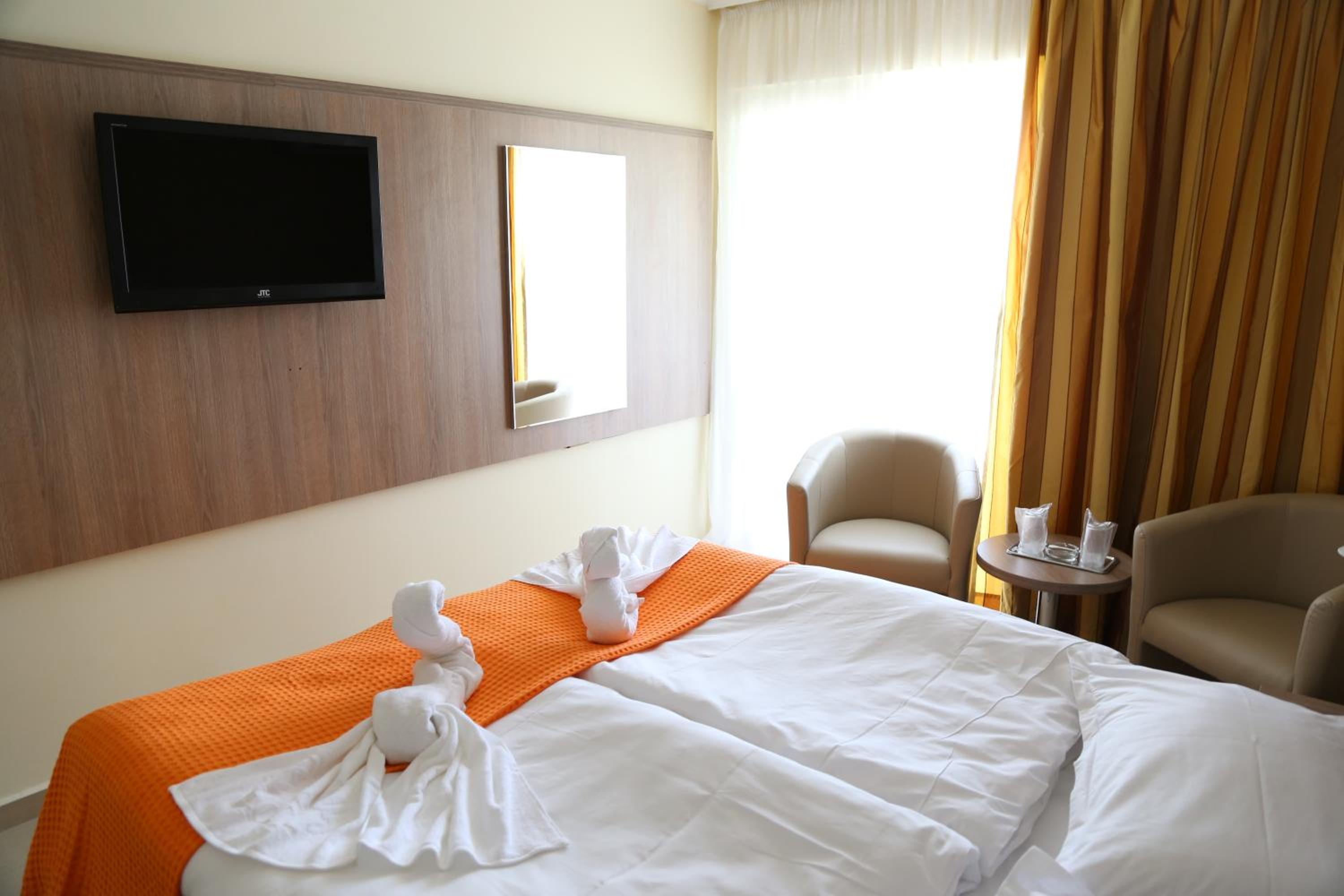 Double Room - Photo 11