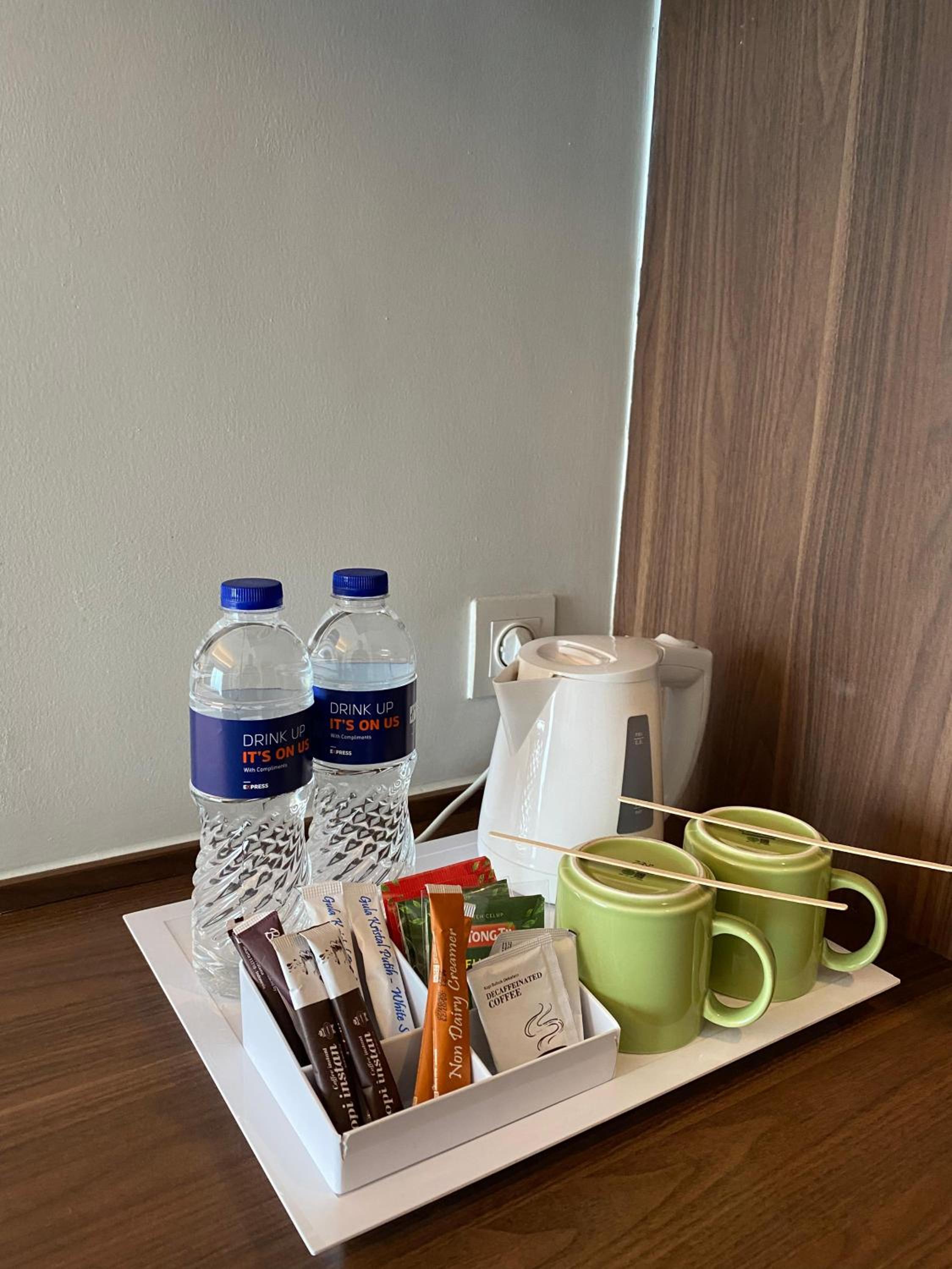 Standard Twin Room with Free Breakfast - High Floor photo 3
