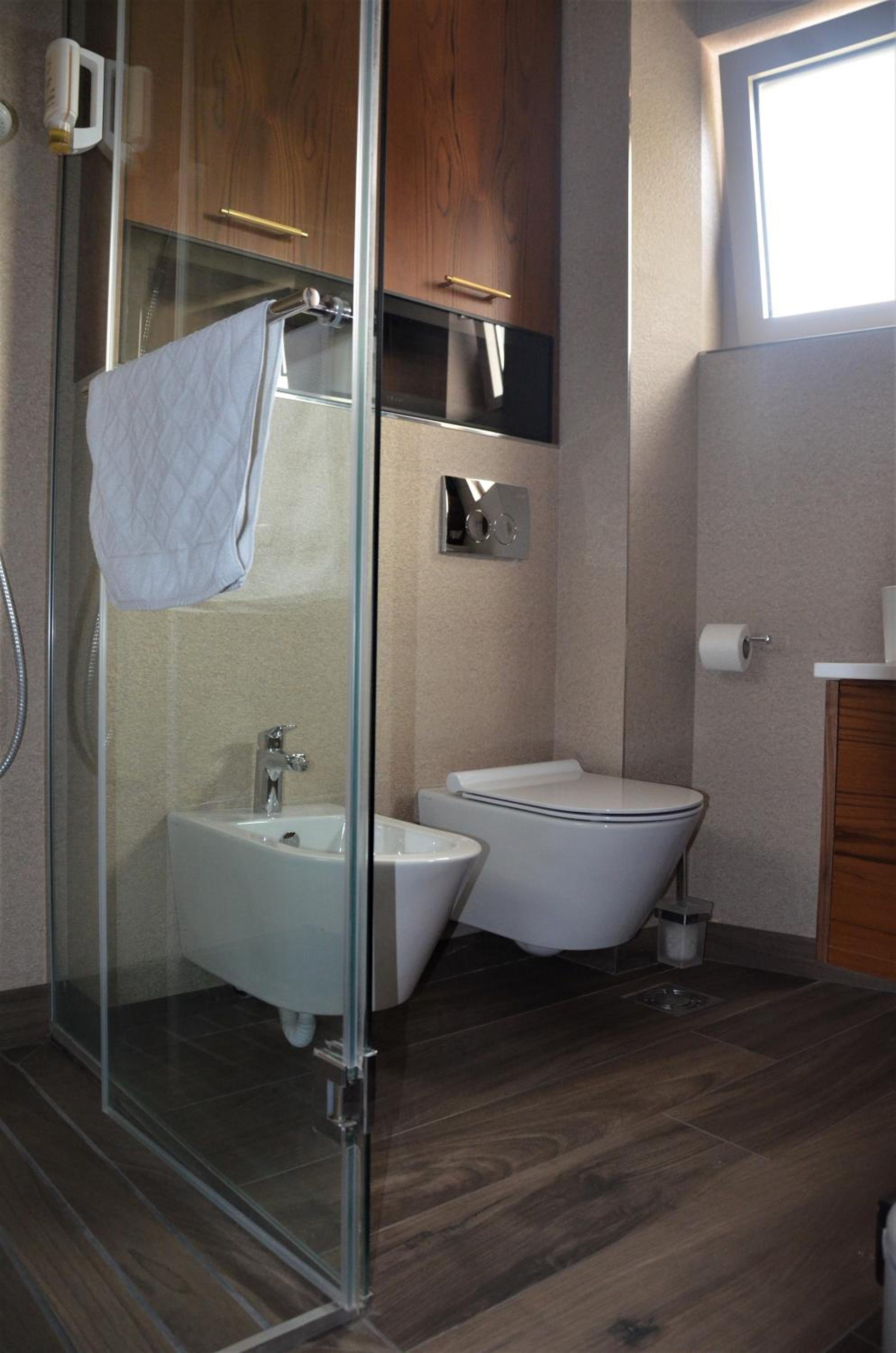 Suite with Balcony - Photo 11