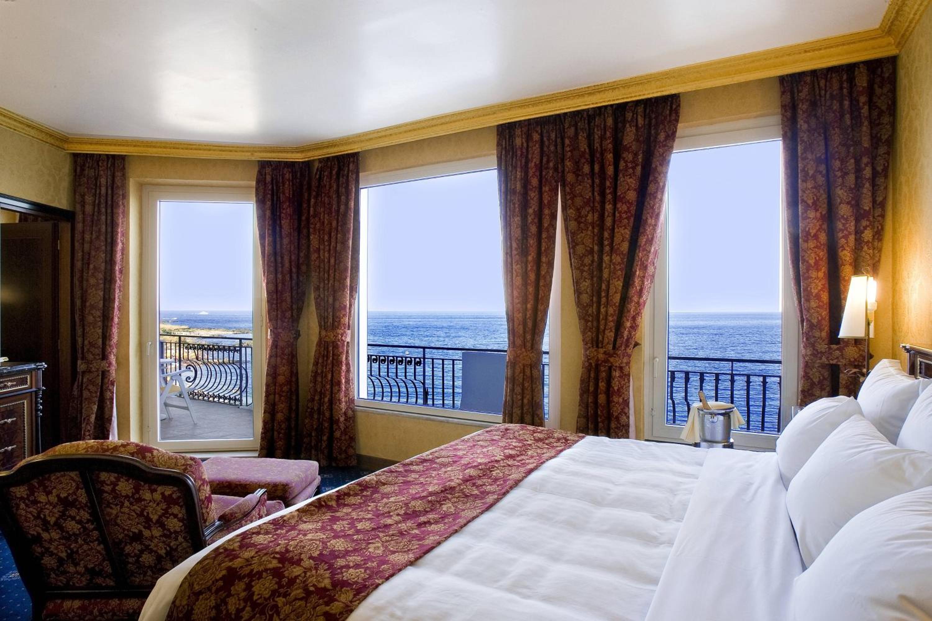 One-Bedroom Presidential King Suite with Sea View and Terrace