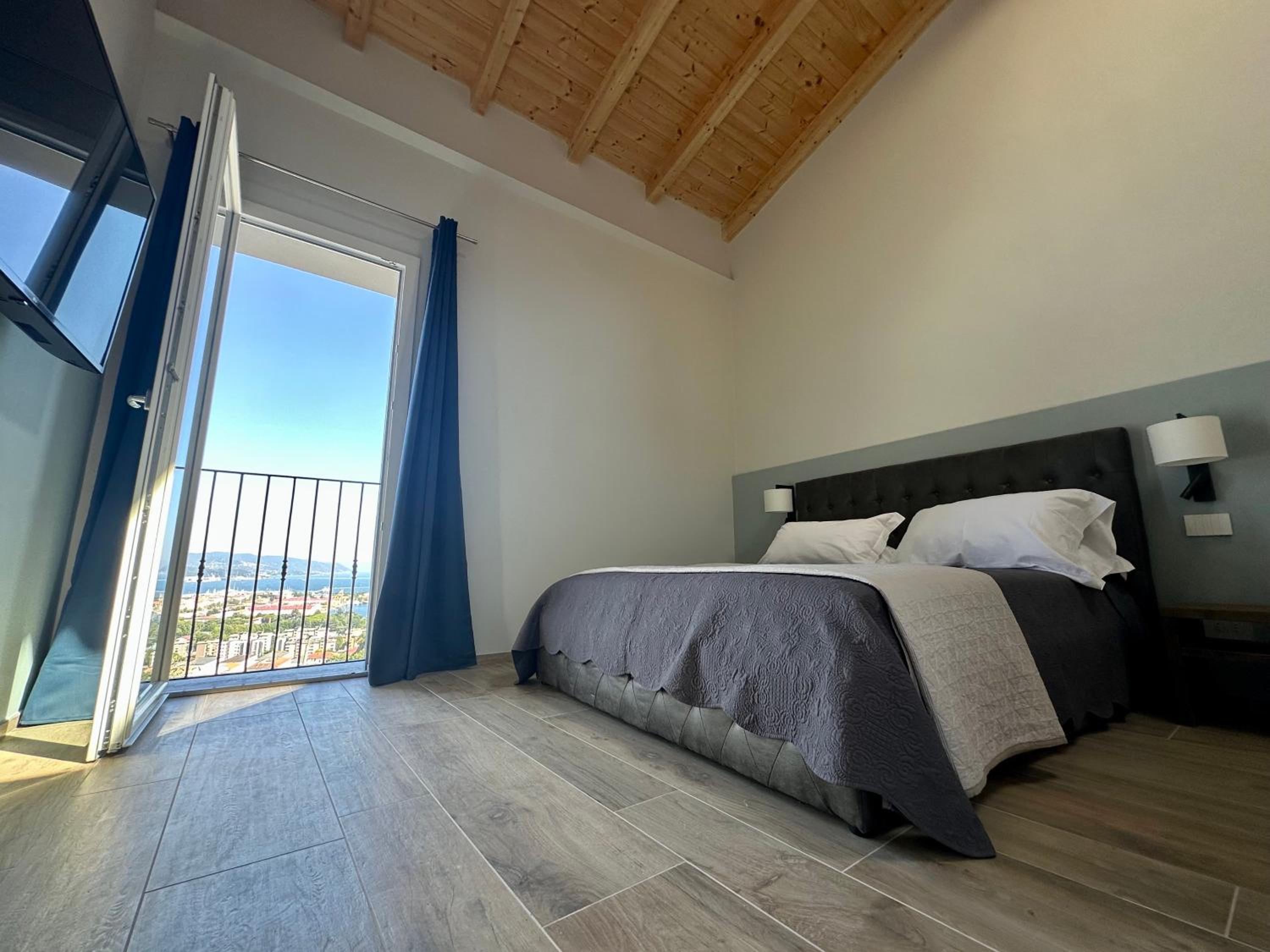 Deluxe Double Room with Sea View - separate building