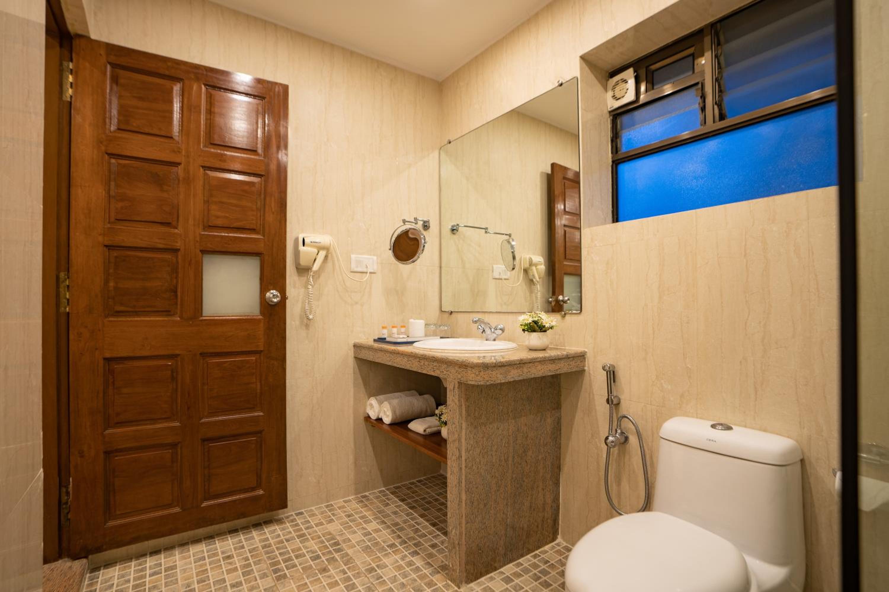 Deluxe Room - Complimentary 2 pints of beer on per stay - 15% Discount on F&B - Photo 7