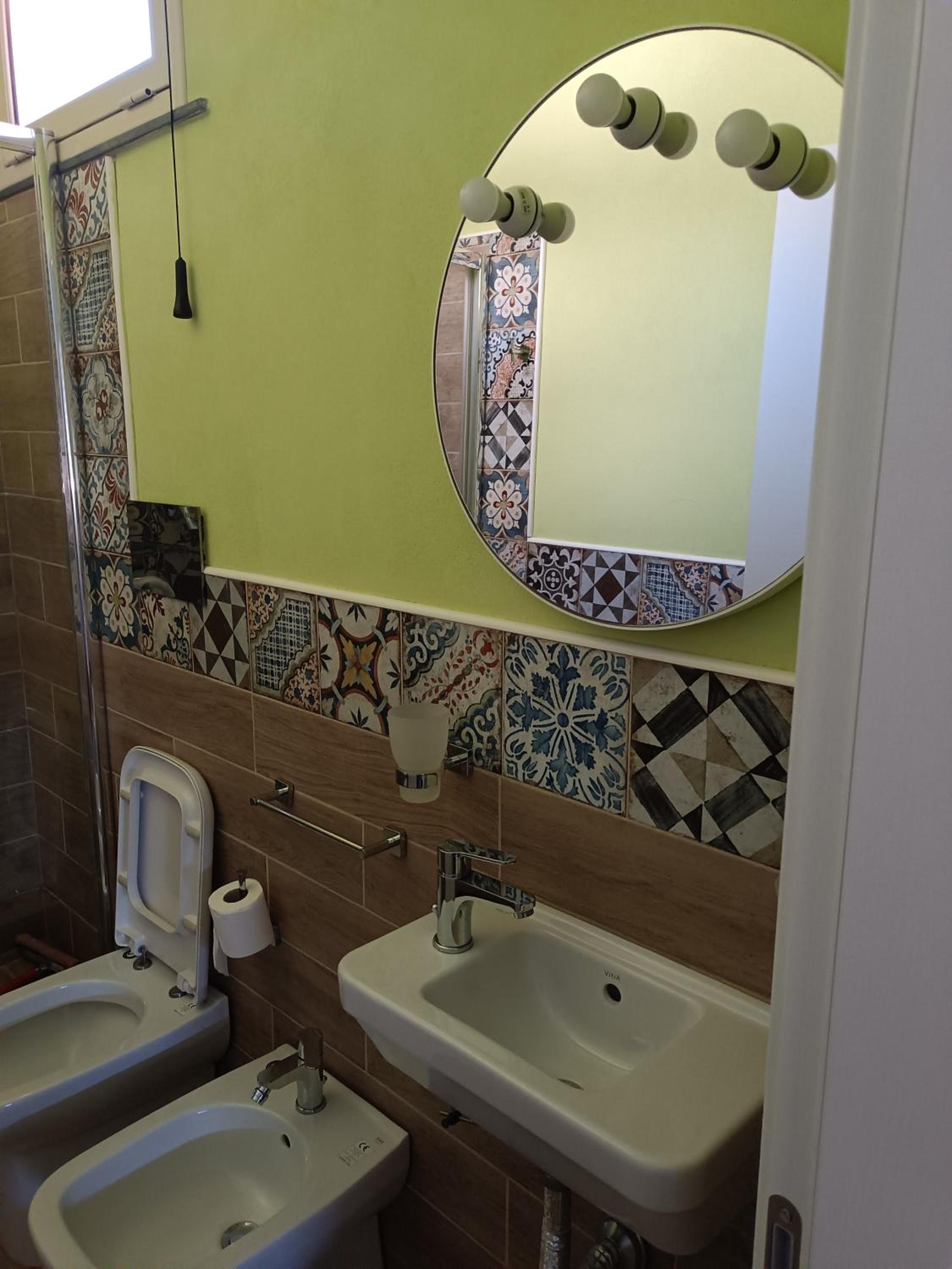 Double or Twin Room with Bathroom - Photo 19