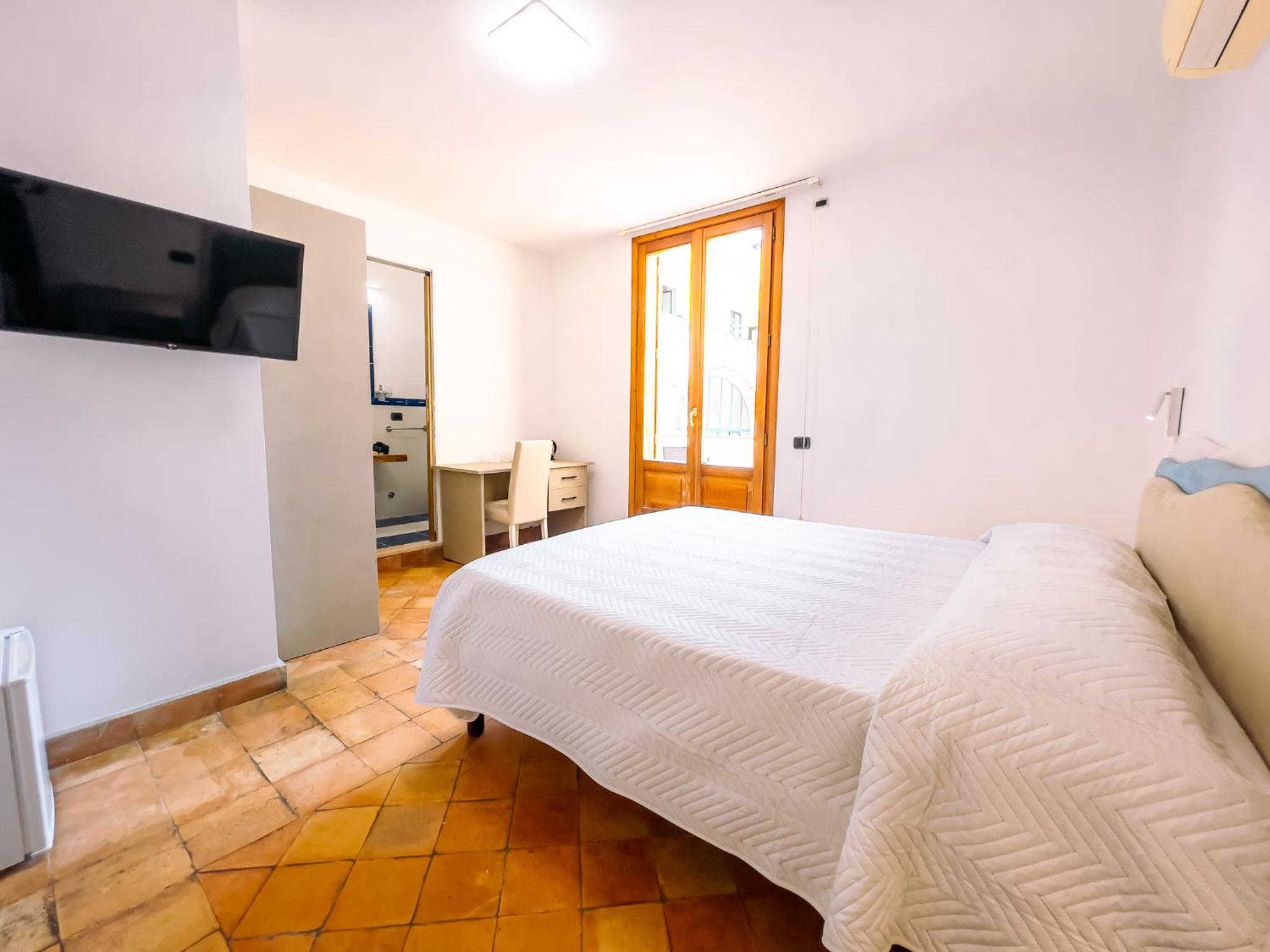 Deluxe Double Room with Balcony and Sea View