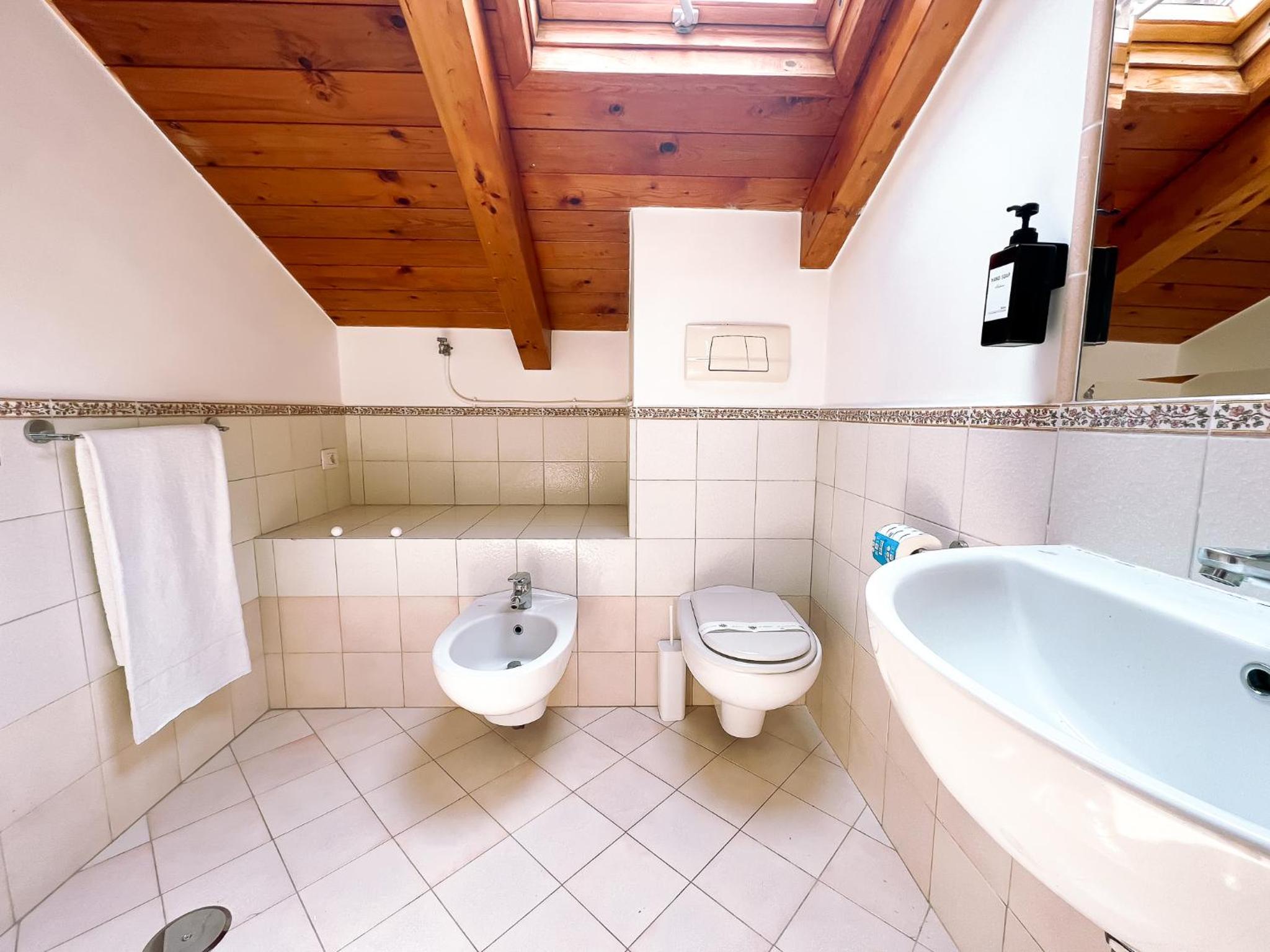 Deluxe King Room photo 2