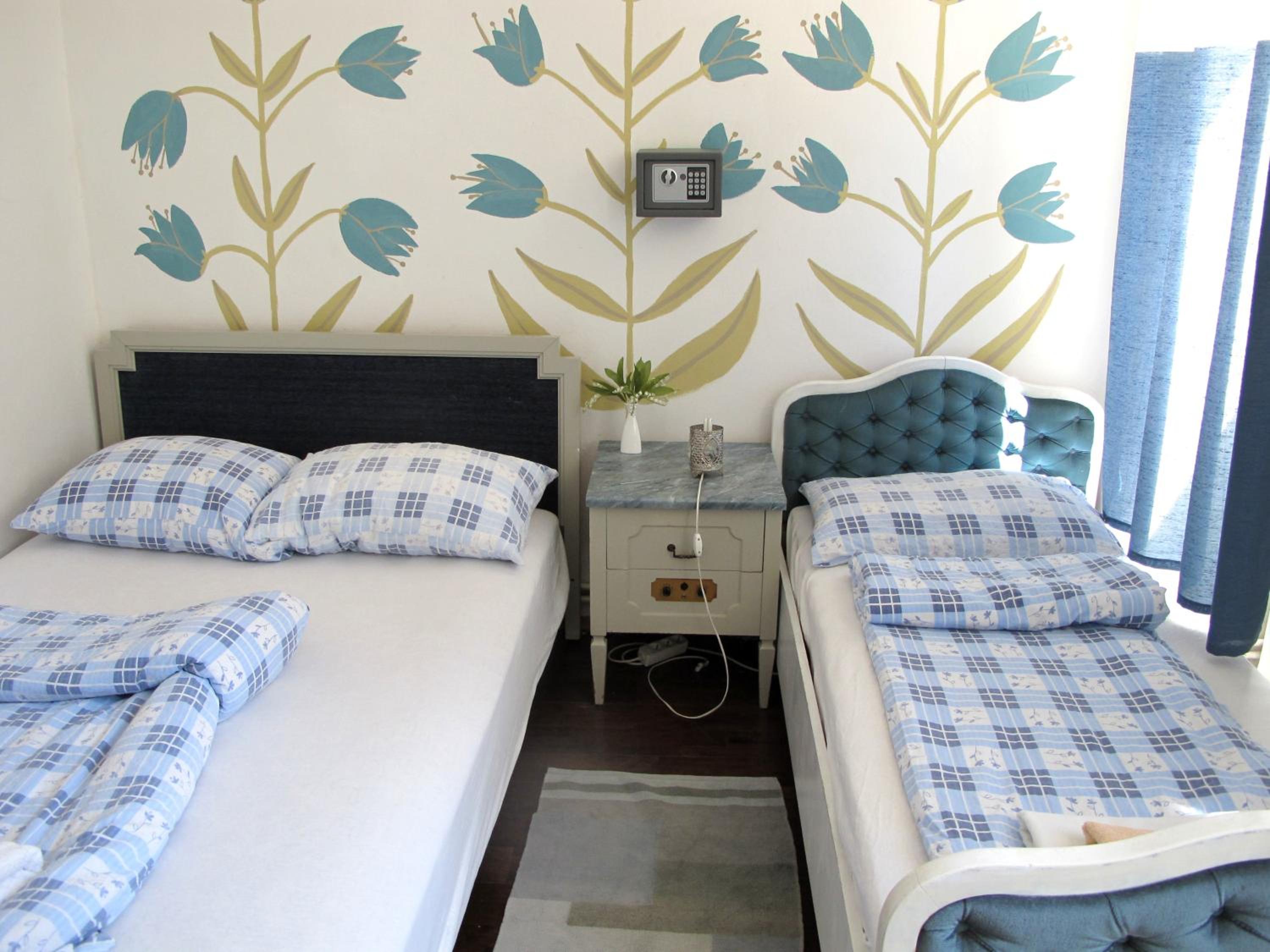Triple Room - Photo 11