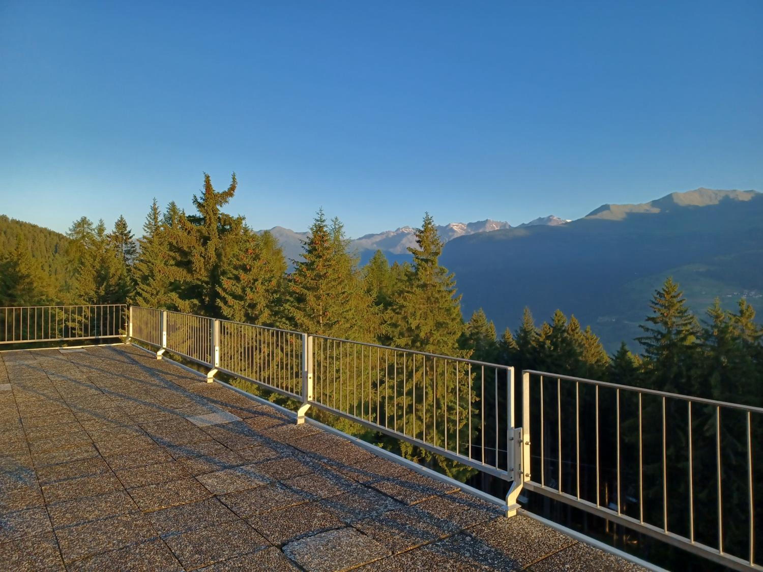 Apartment with Mountain View photo 2