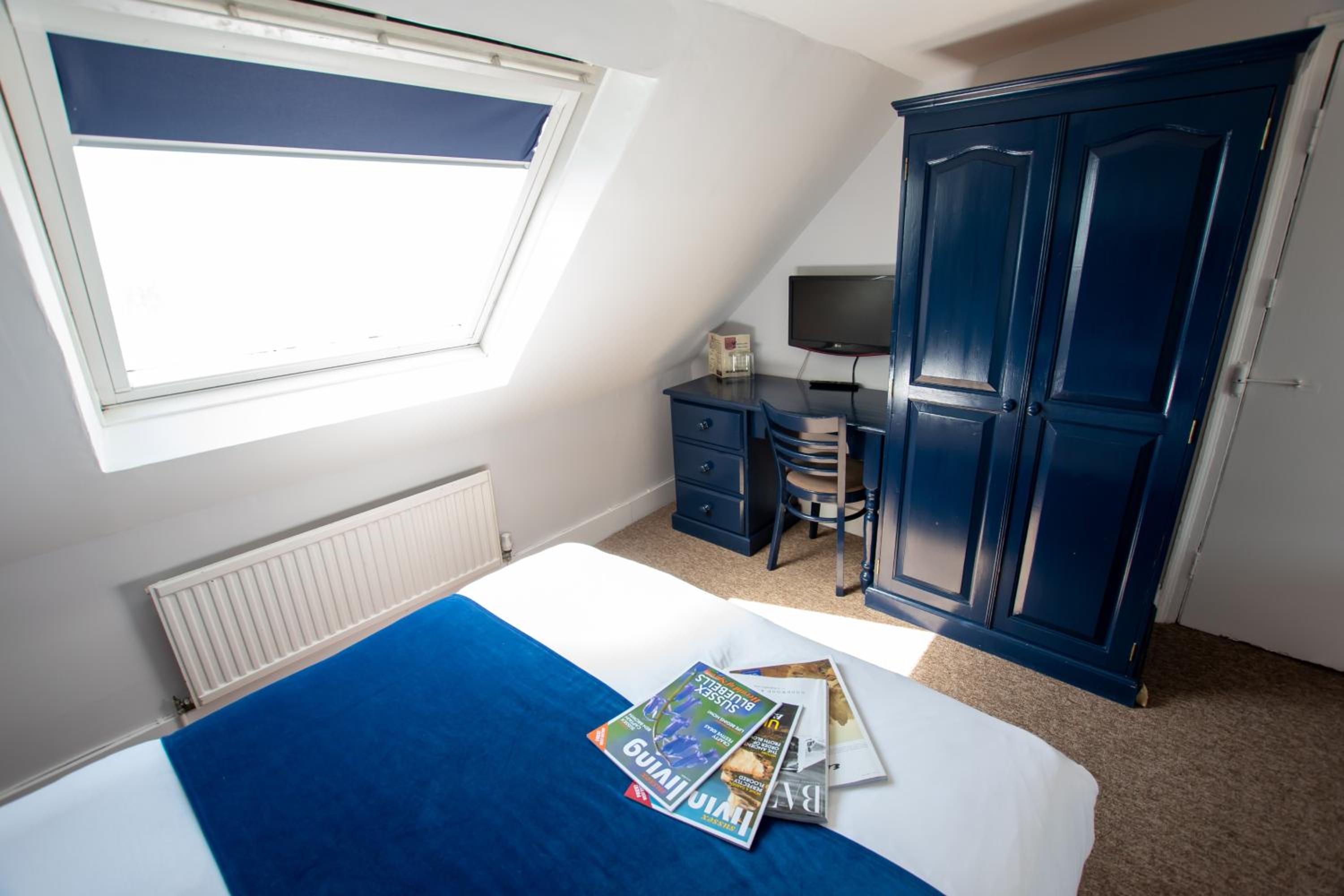 Budget Double Room - Photo 3