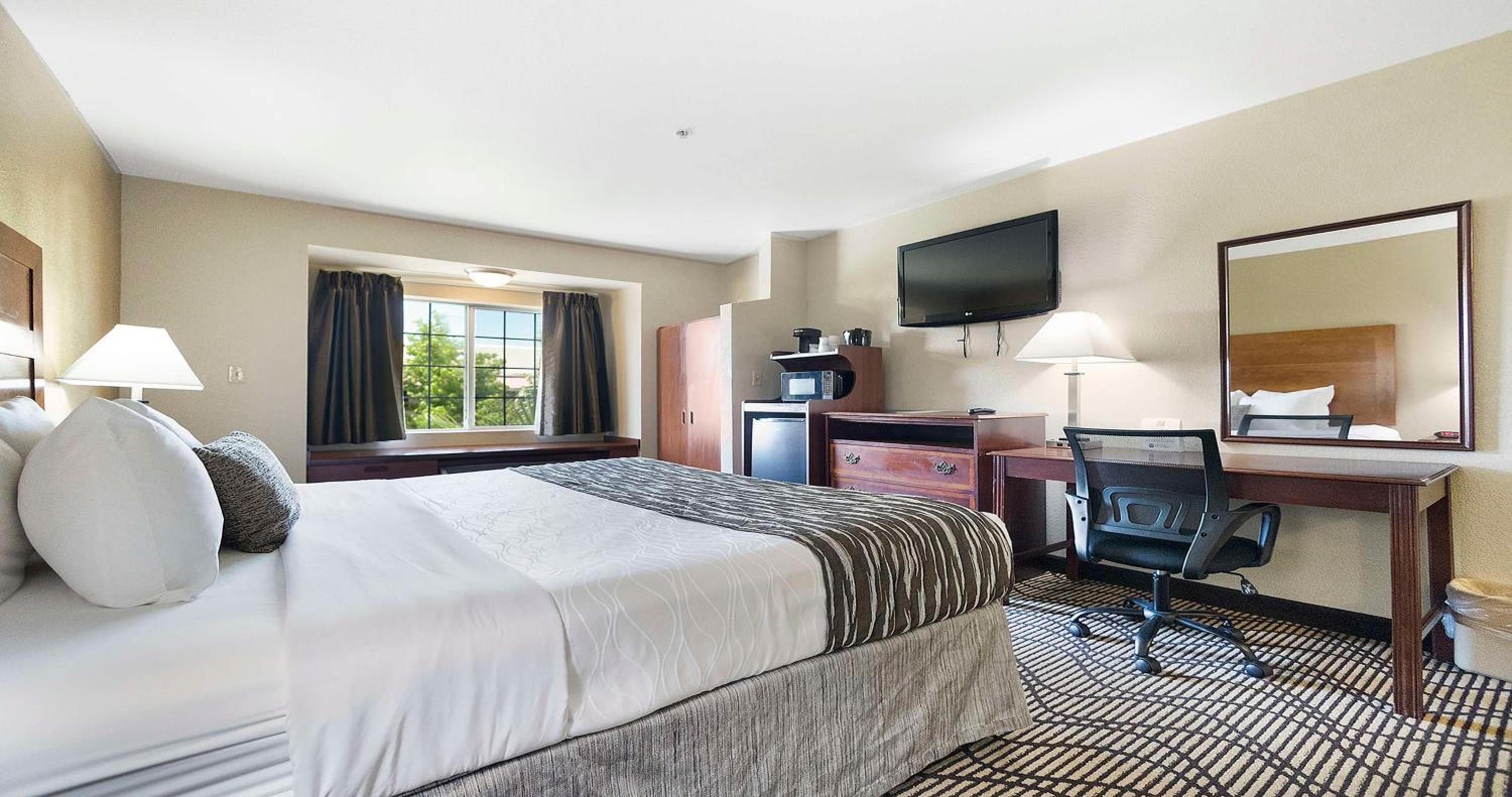 King Room - Non-Smoking - Photo 17