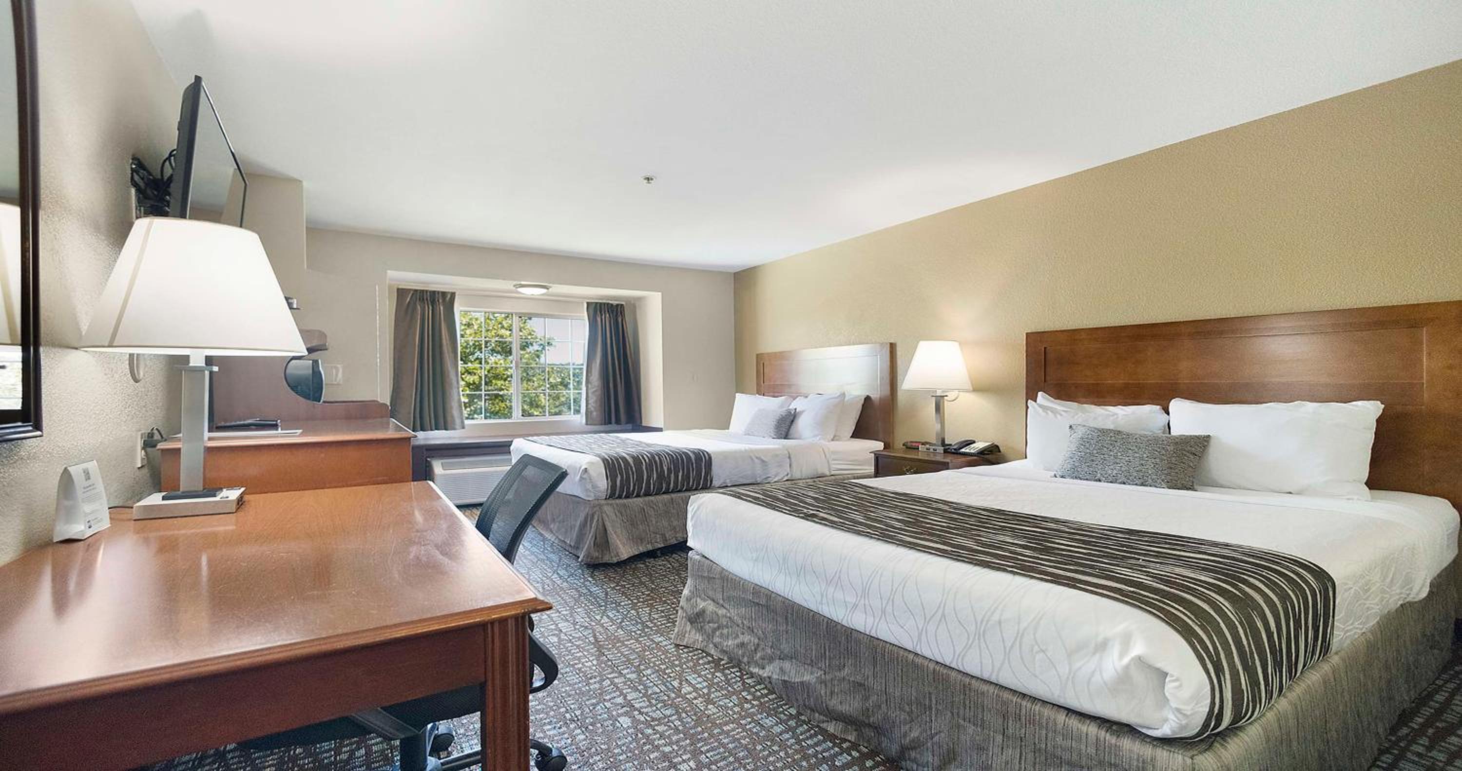 Queen Room with Two Queen Beds - Non-Smoking - Photo 1
