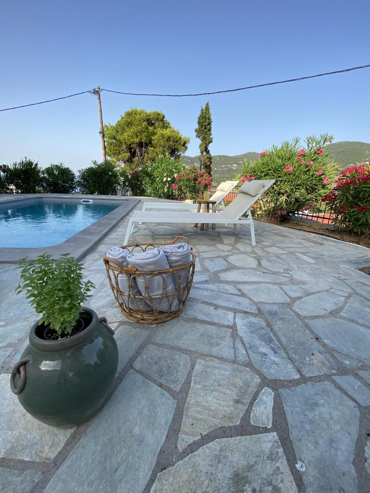Villa photo 2