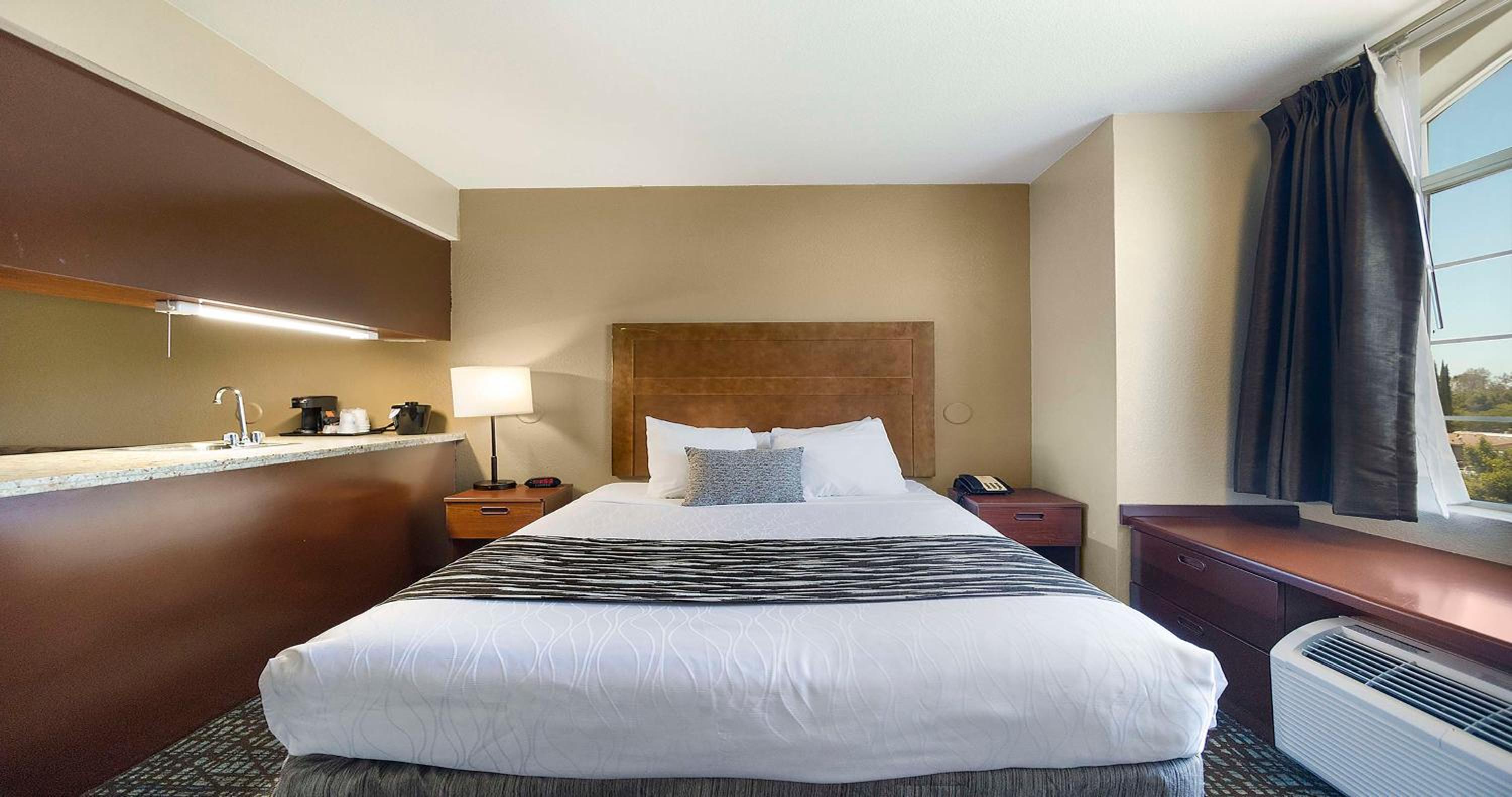 Queen Room with Sofa Bed and Wet Bar - Photo 13