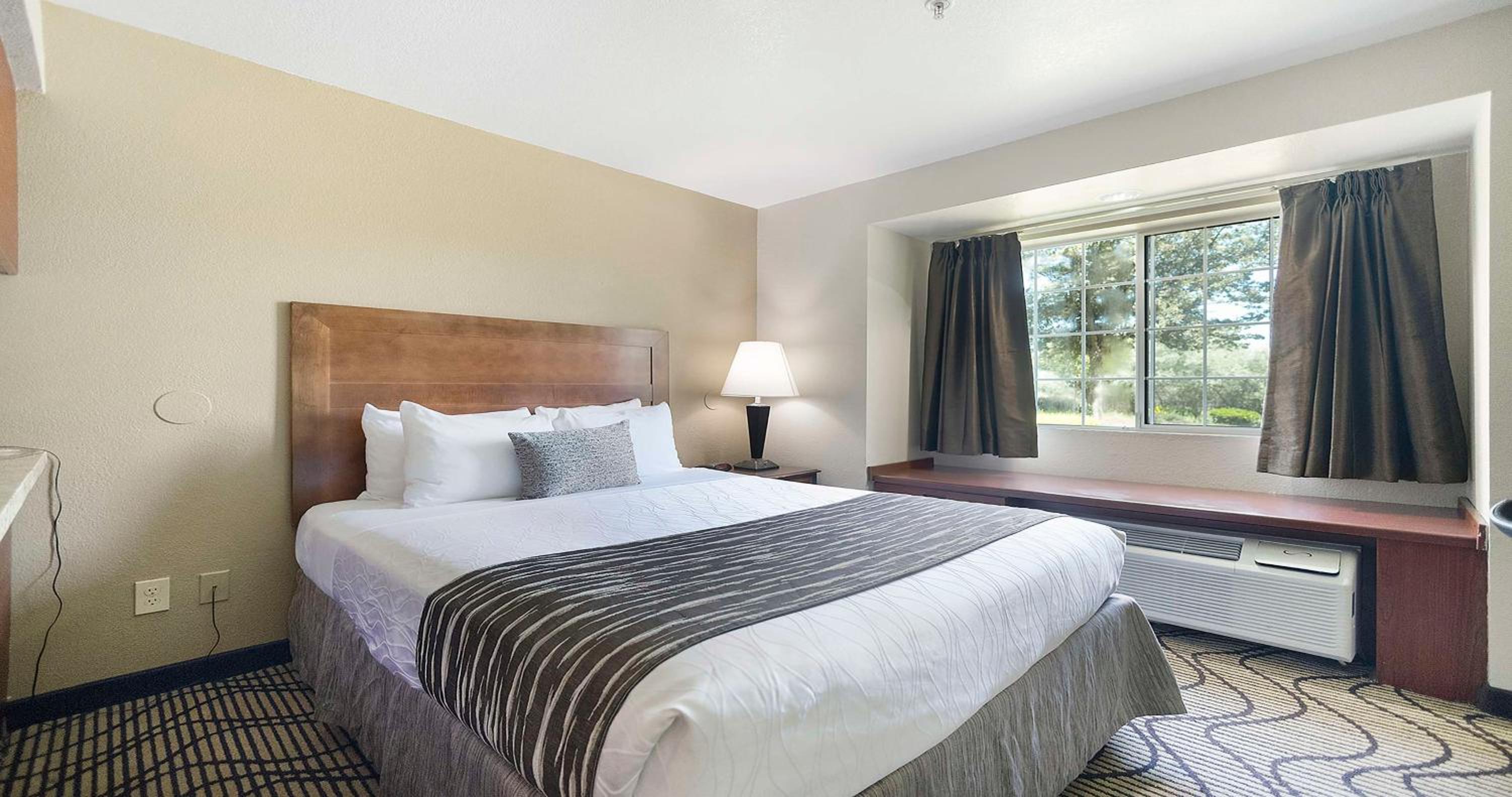 Queen Room with Two Queen Beds and Wet Bar - Photo 8