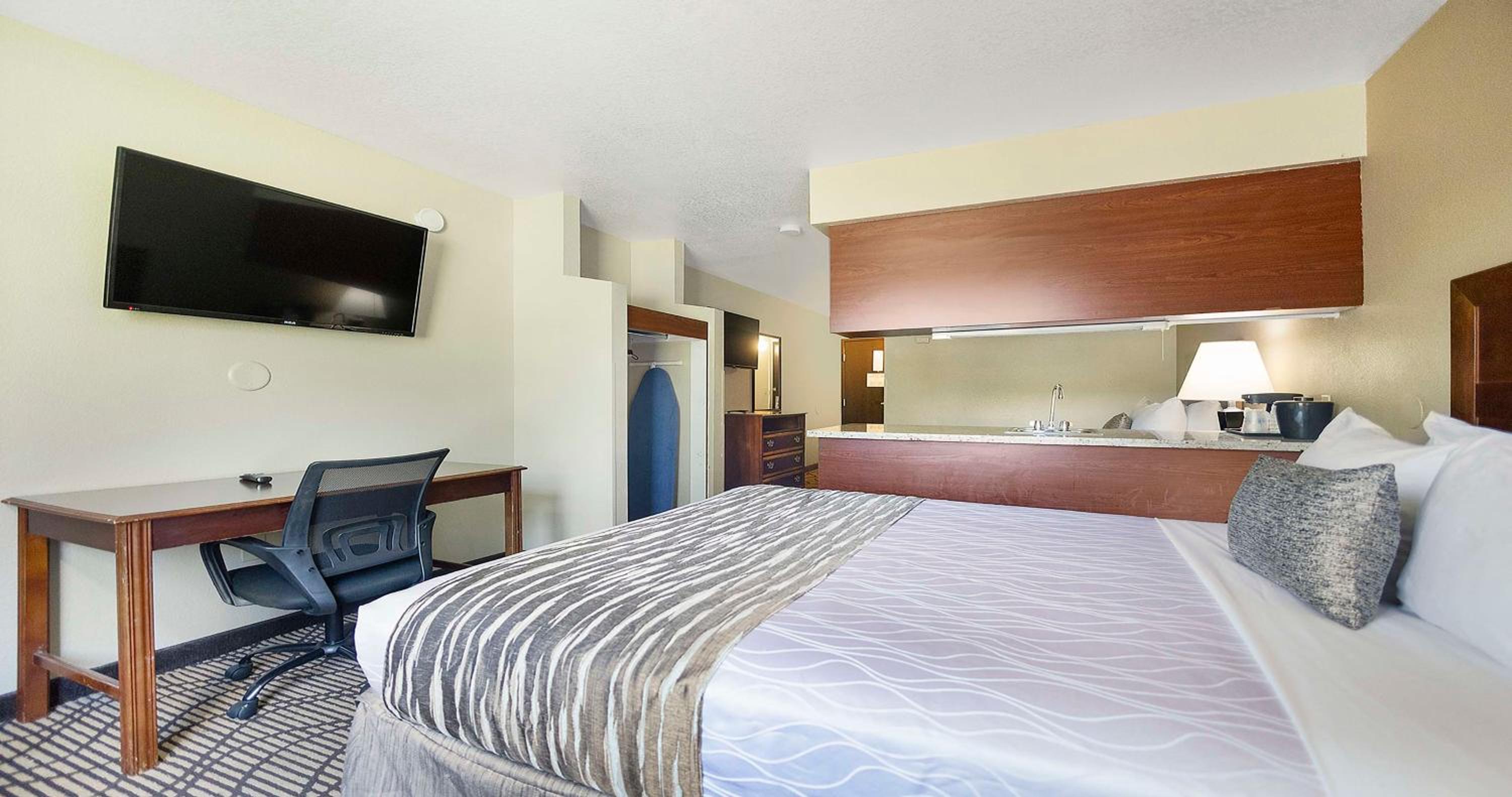Queen Room with Two Queen Beds and Wet Bar - Photo 10